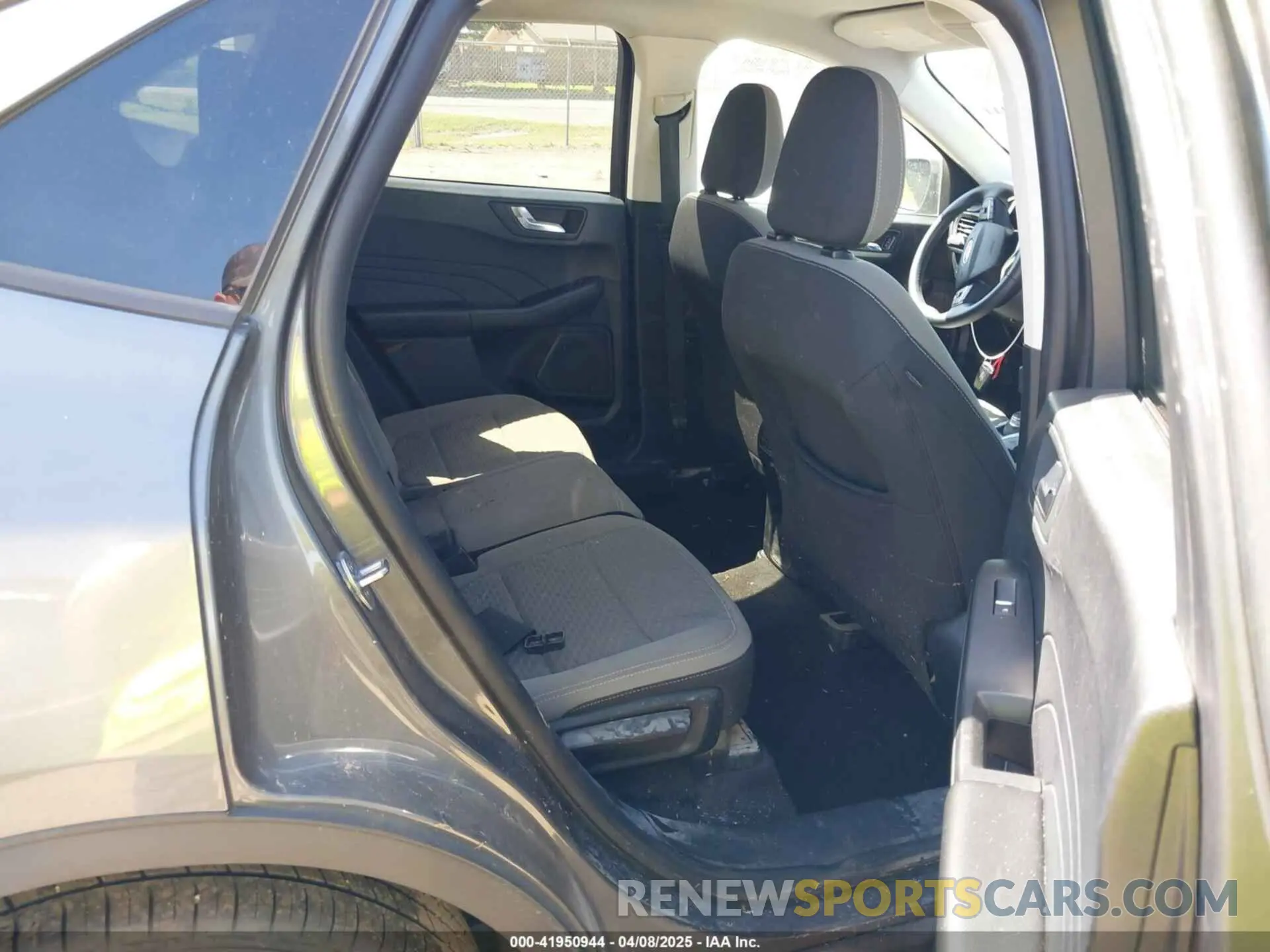 8 Photograph of a damaged car 1FMCU0G69MUB27450 FORD ESCAPE 2021