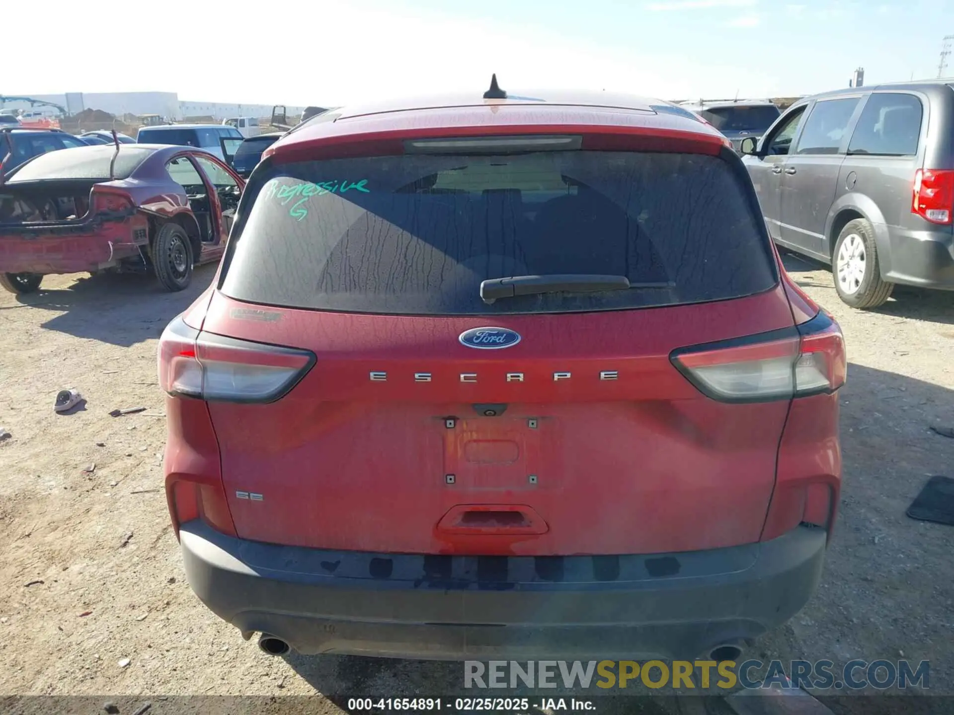 16 Photograph of a damaged car 1FMCU0G6XMUA20780 FORD ESCAPE 2021
