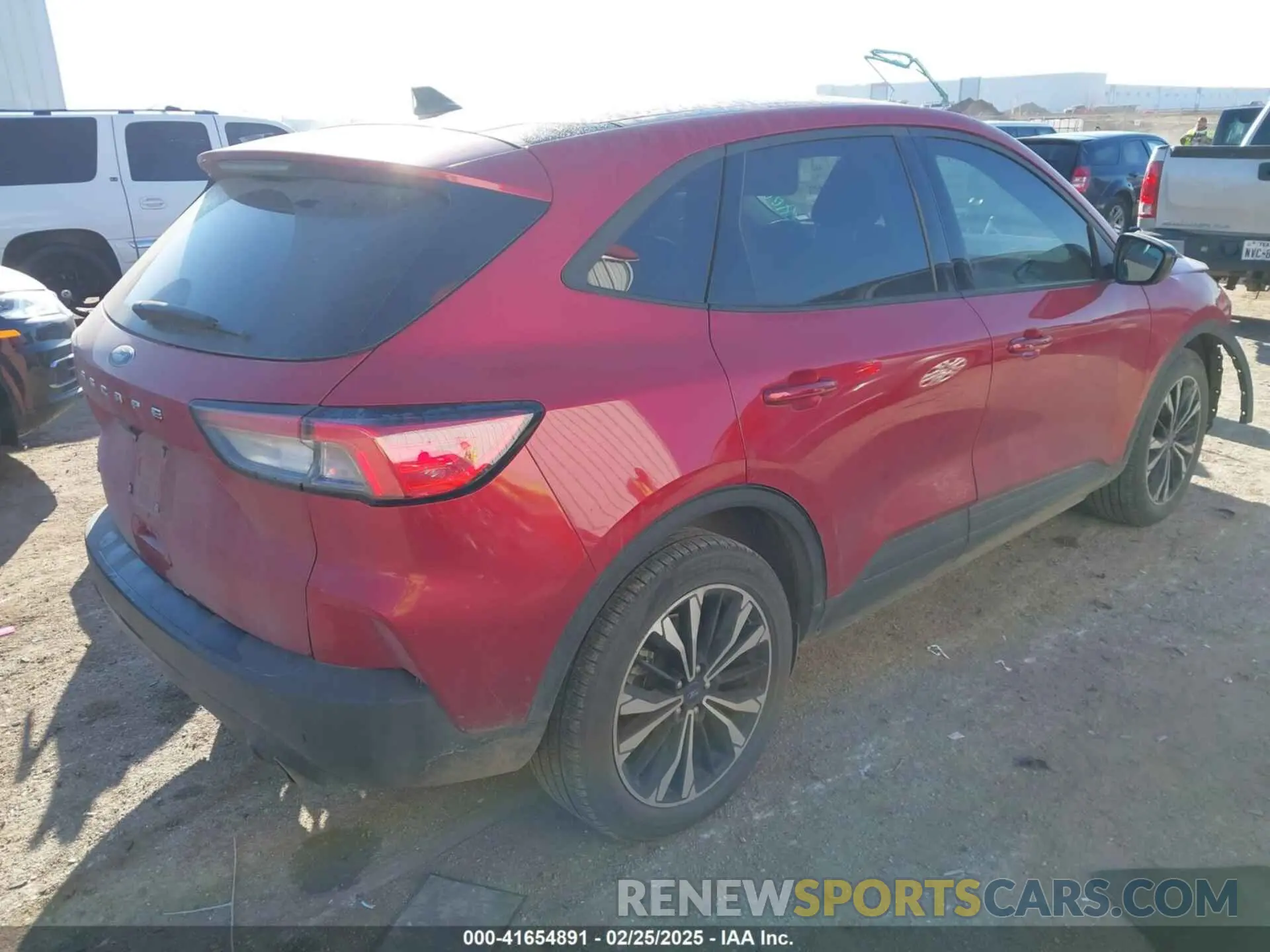 4 Photograph of a damaged car 1FMCU0G6XMUA20780 FORD ESCAPE 2021