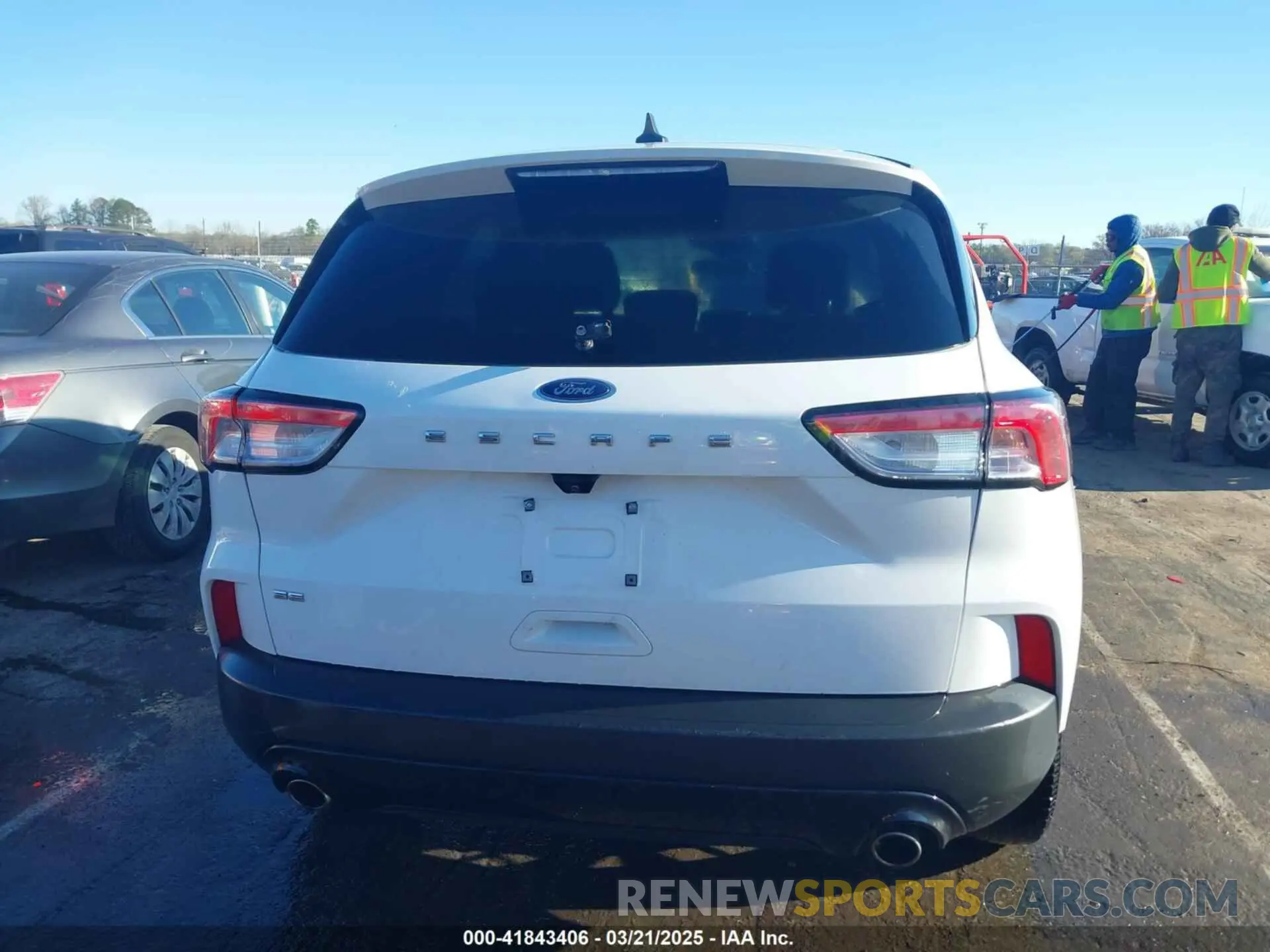 16 Photograph of a damaged car 1FMCU0G6XMUB14027 FORD ESCAPE 2021