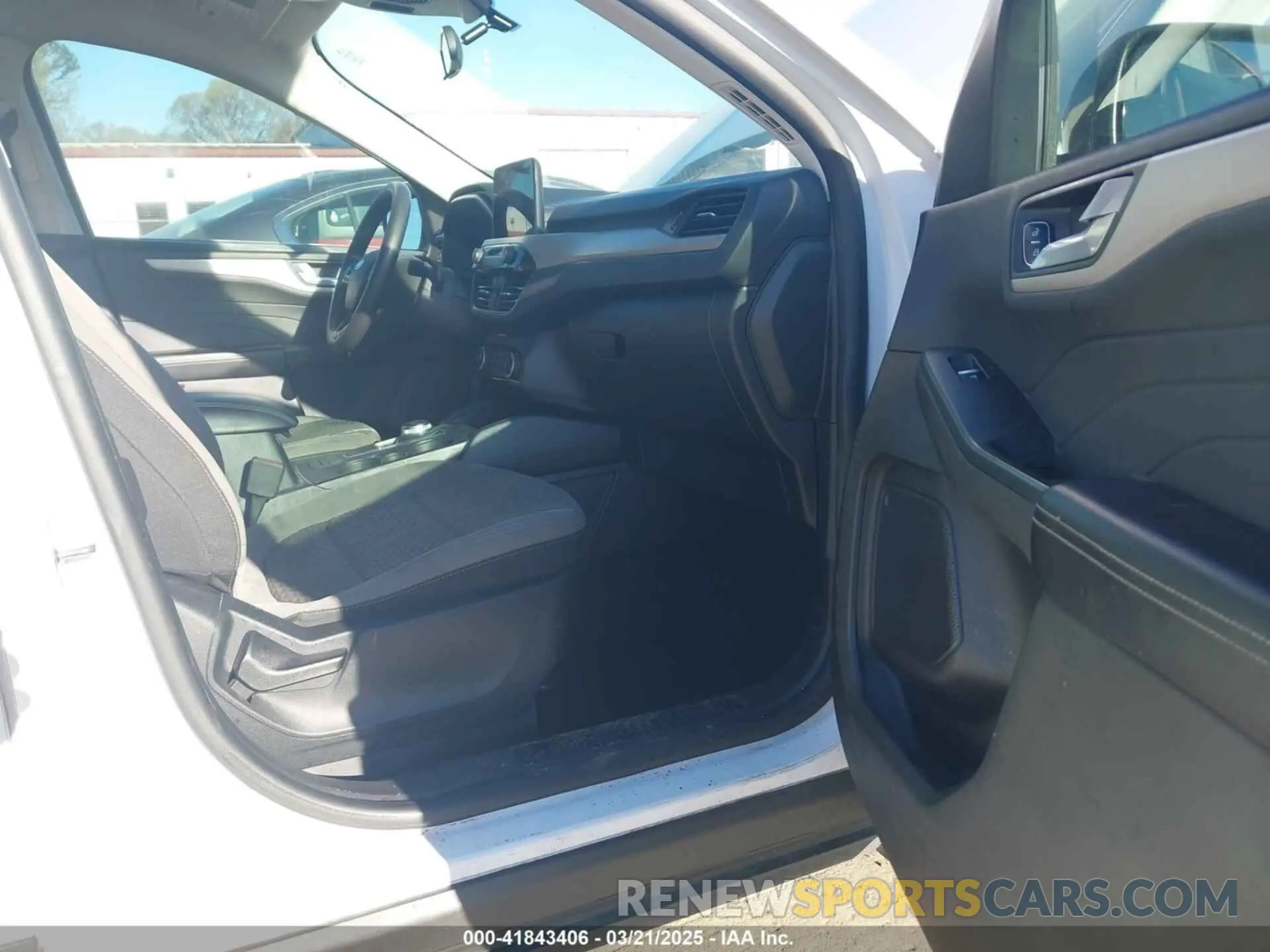 5 Photograph of a damaged car 1FMCU0G6XMUB14027 FORD ESCAPE 2021