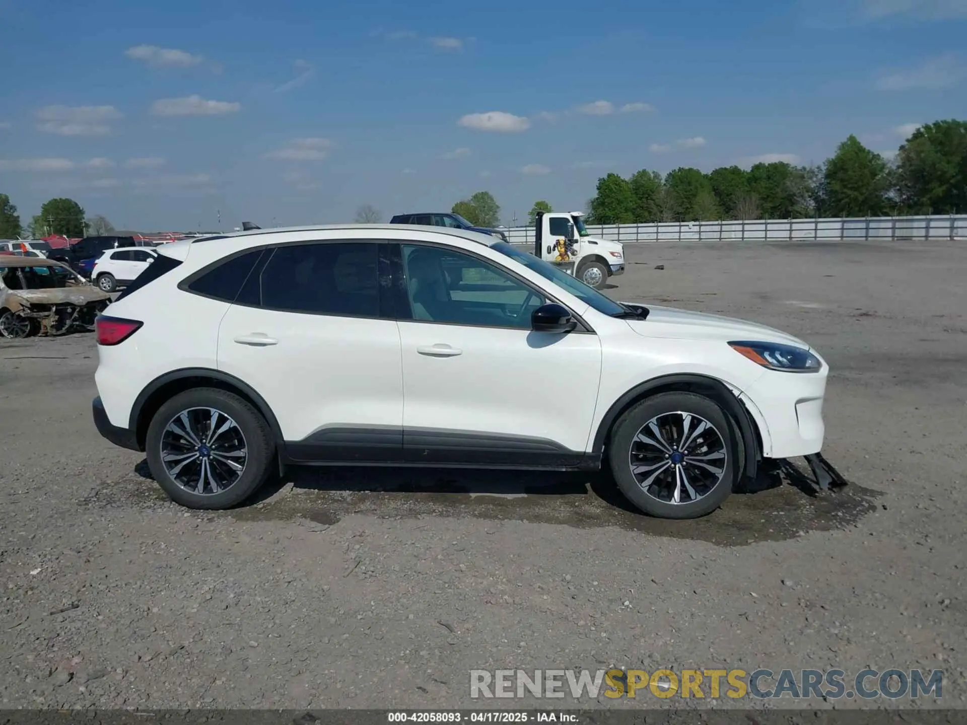 13 Photograph of a damaged car 1FMCU0G6XMUB32625 FORD ESCAPE 2021