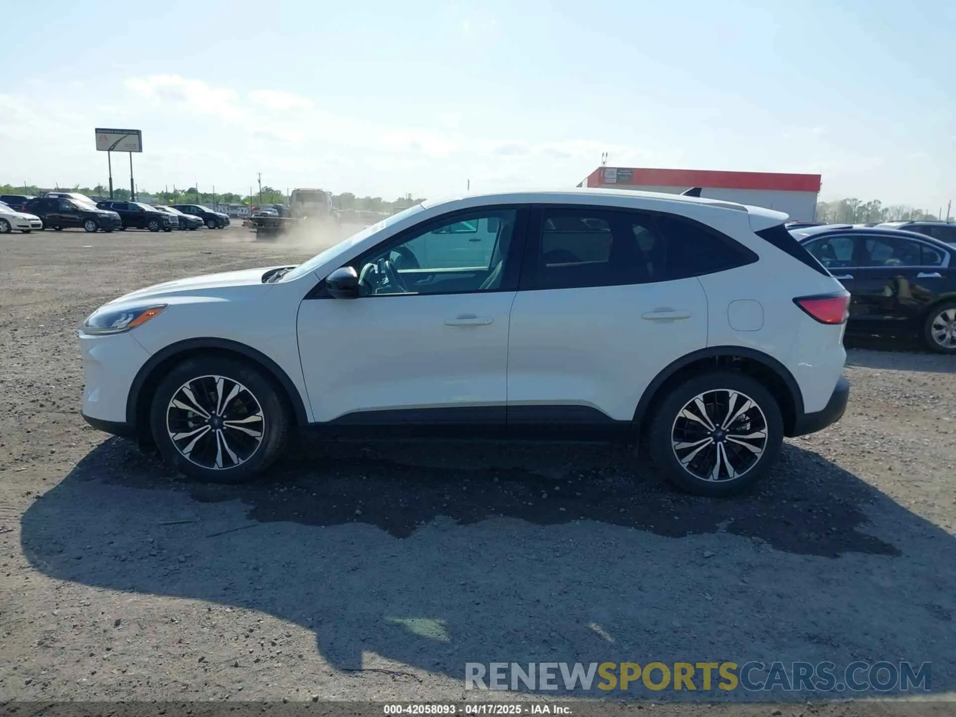 14 Photograph of a damaged car 1FMCU0G6XMUB32625 FORD ESCAPE 2021
