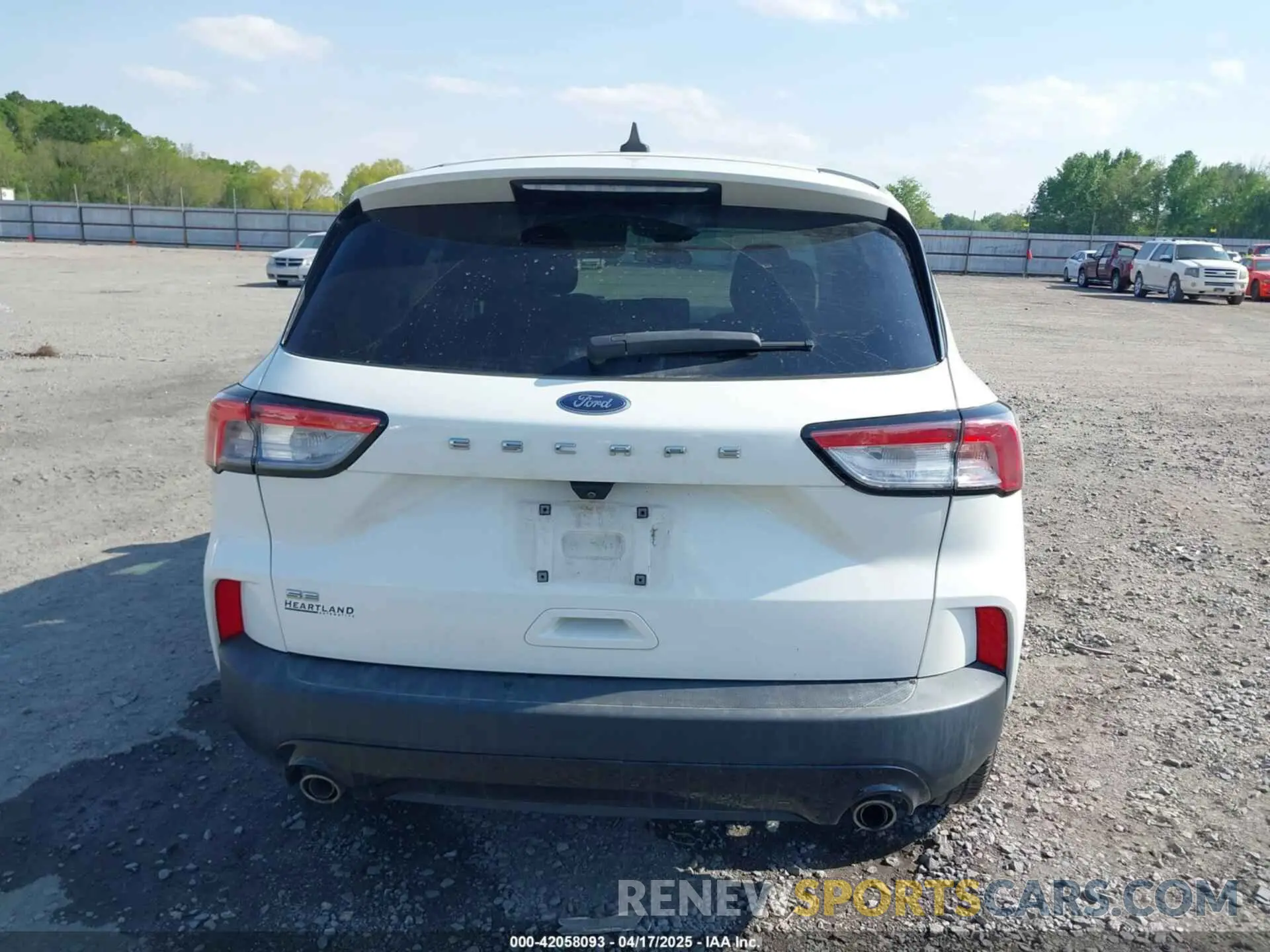 16 Photograph of a damaged car 1FMCU0G6XMUB32625 FORD ESCAPE 2021