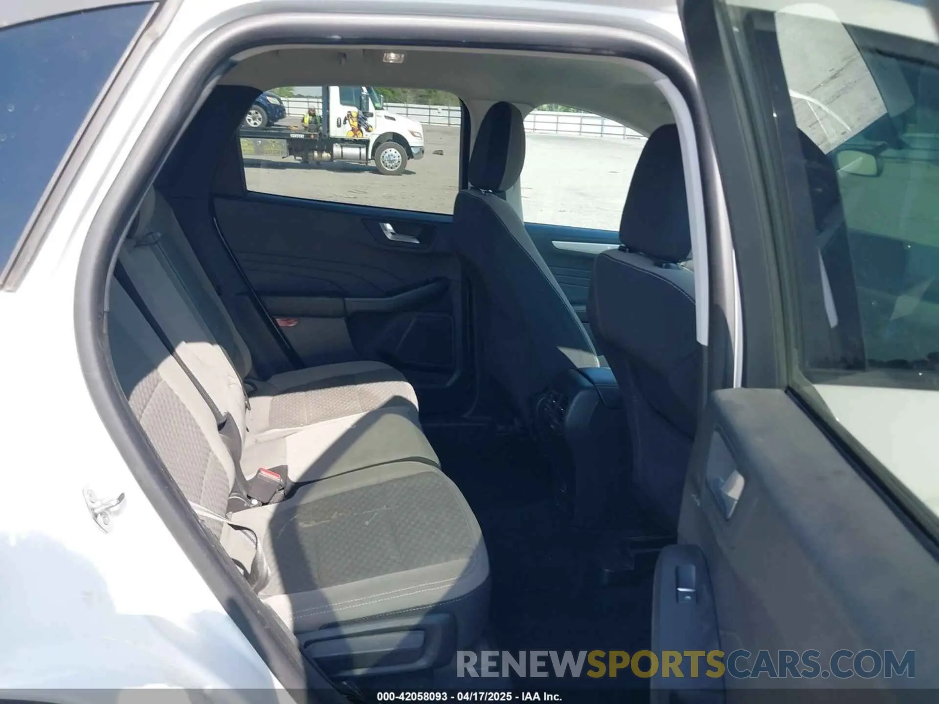 8 Photograph of a damaged car 1FMCU0G6XMUB32625 FORD ESCAPE 2021