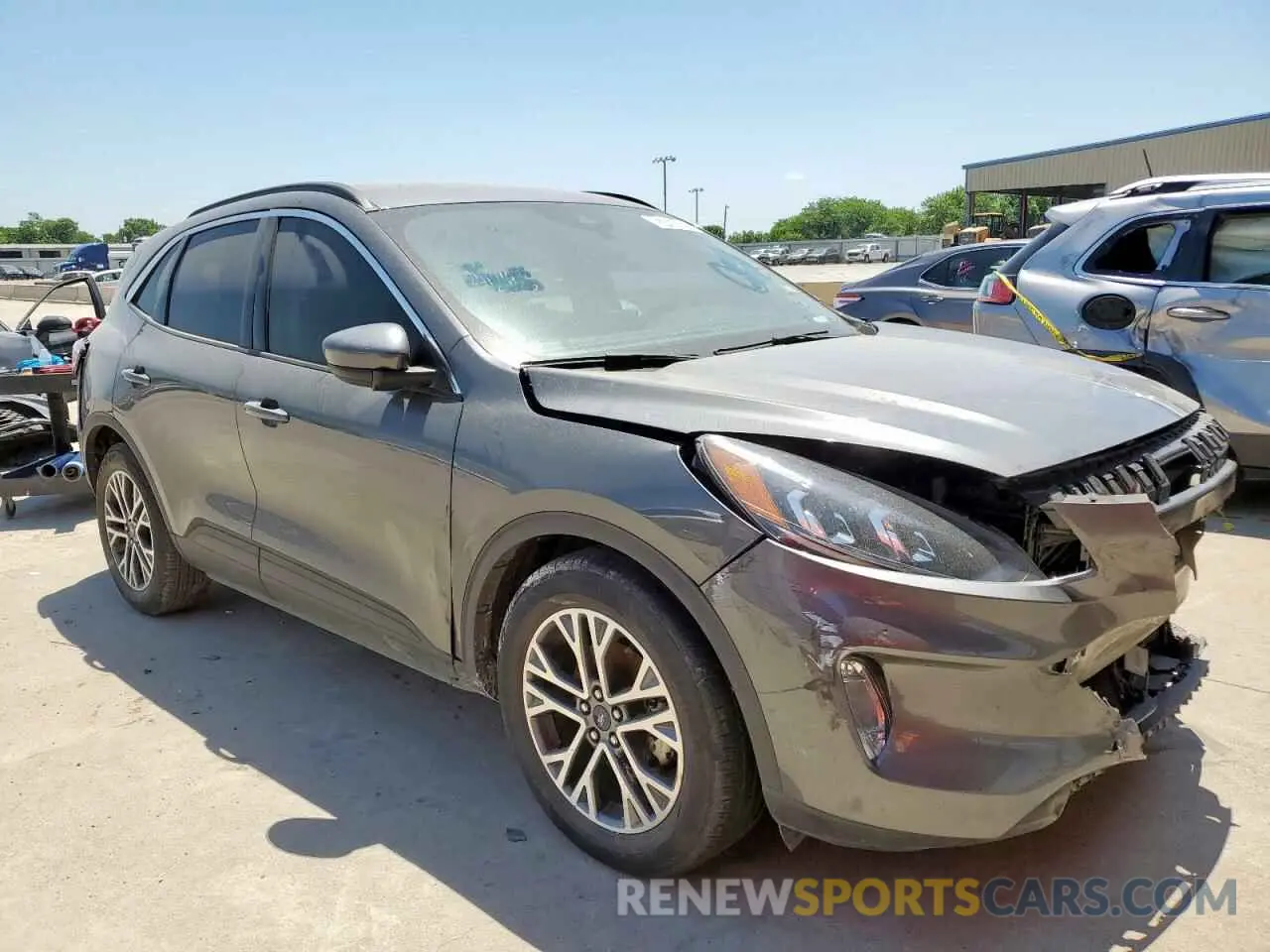 4 Photograph of a damaged car 1FMCU0H60MUA31222 FORD ESCAPE 2021