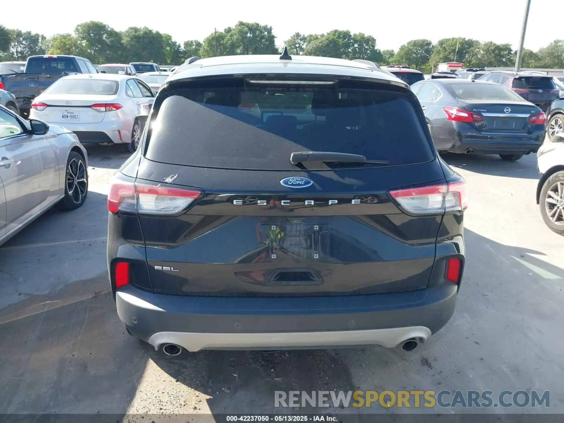16 Photograph of a damaged car 1FMCU0H60MUA56573 FORD ESCAPE 2021