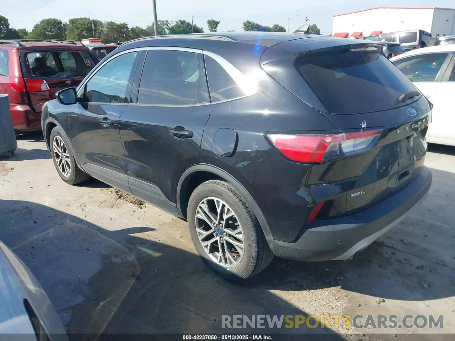 3 Photograph of a damaged car 1FMCU0H60MUA56573 FORD ESCAPE 2021