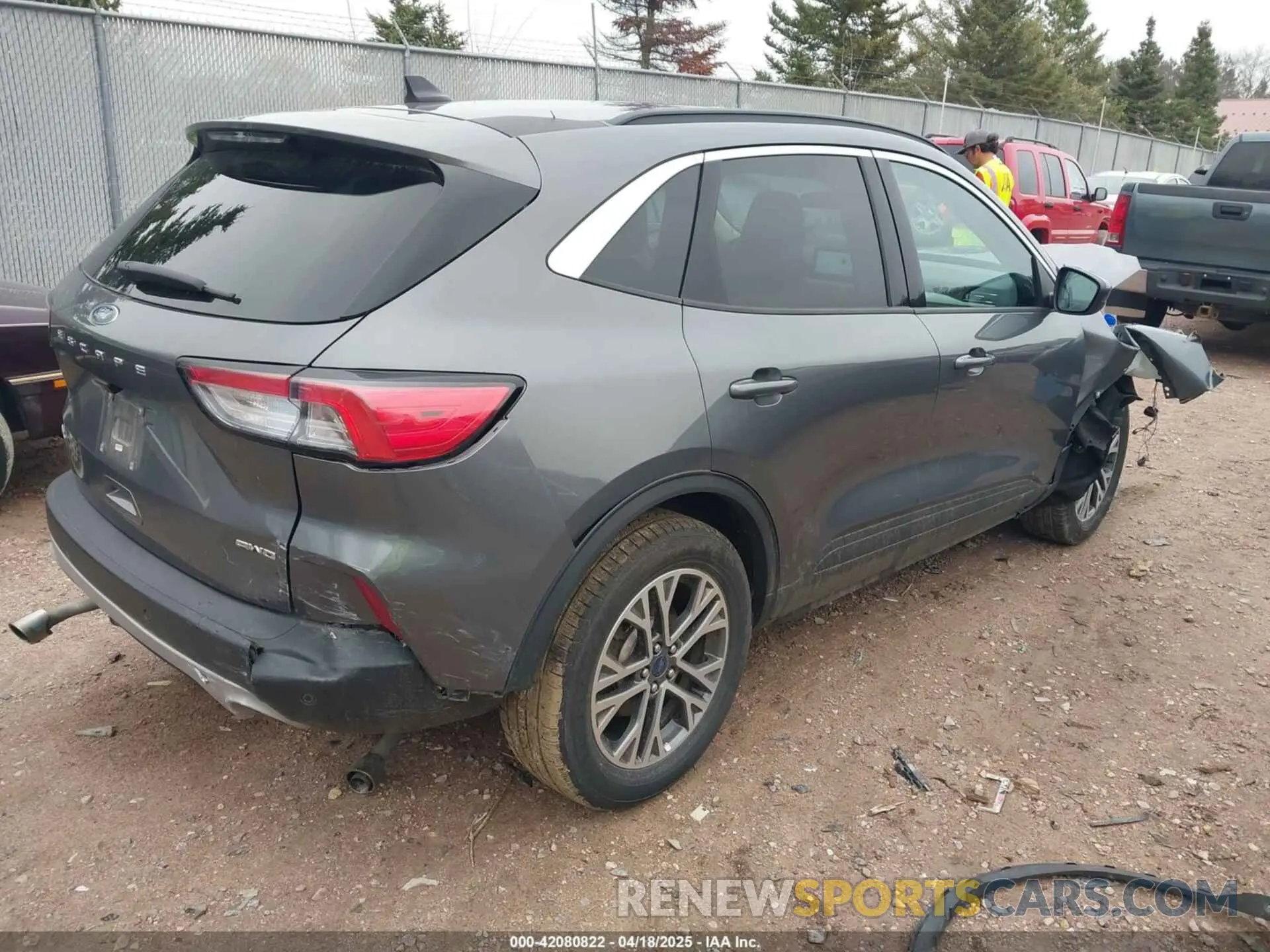 4 Photograph of a damaged car 1FMCU0H60MUA56833 FORD ESCAPE 2021