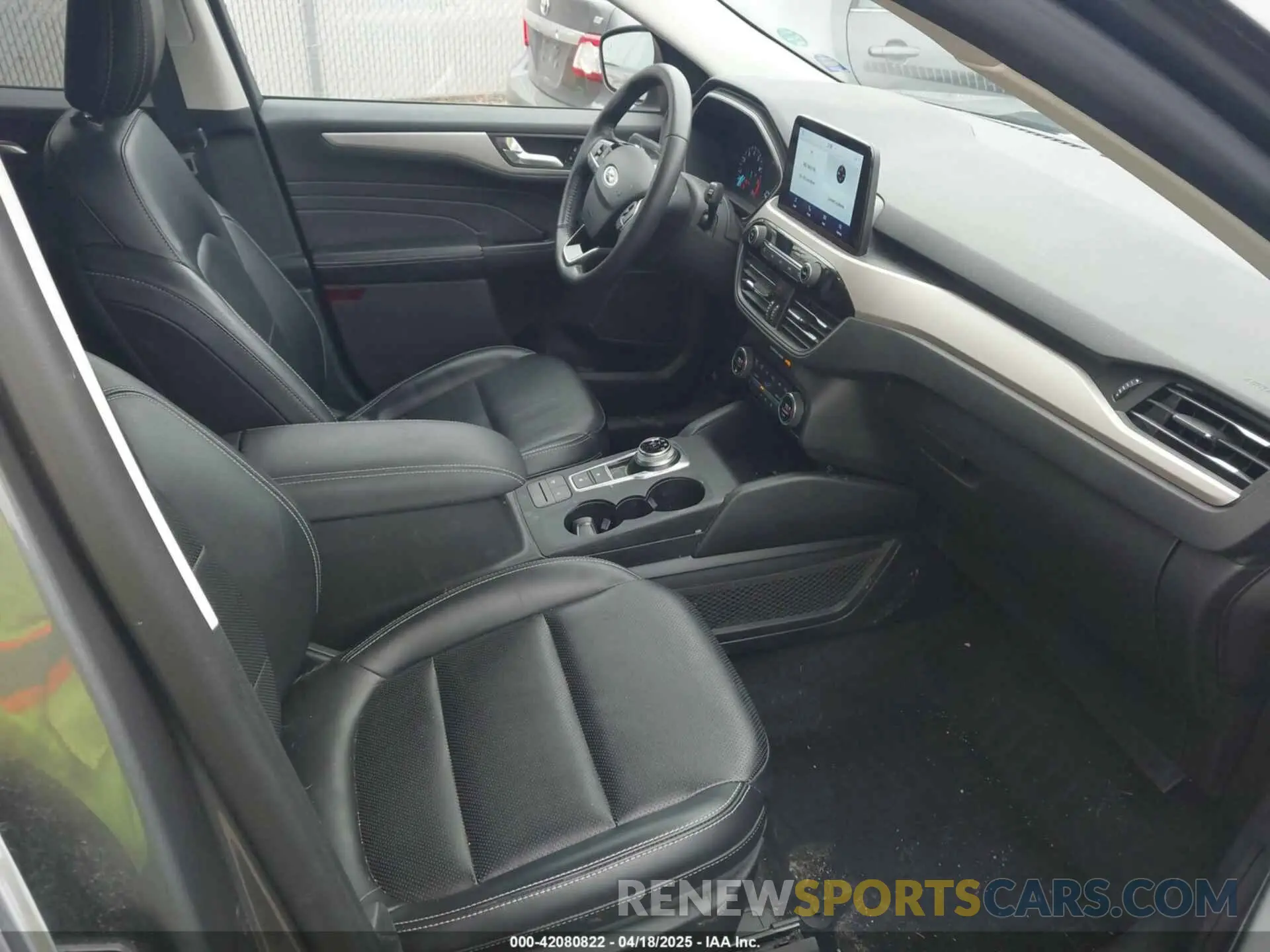 5 Photograph of a damaged car 1FMCU0H60MUA56833 FORD ESCAPE 2021