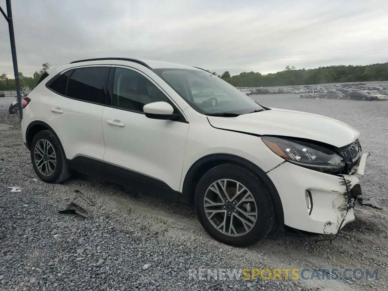4 Photograph of a damaged car 1FMCU0H60MUB06856 FORD ESCAPE 2021
