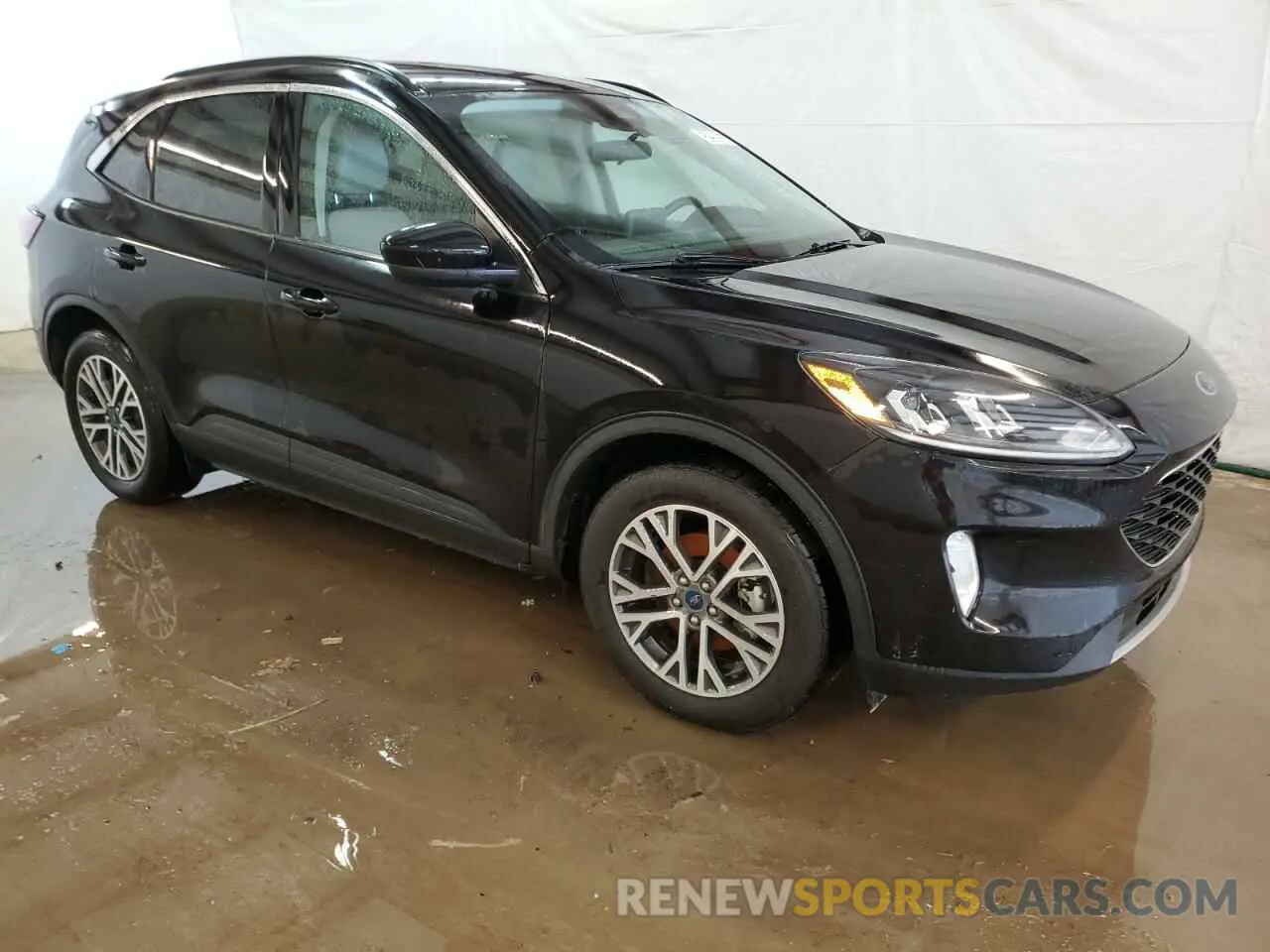 4 Photograph of a damaged car 1FMCU0H60MUB29618 FORD ESCAPE 2021