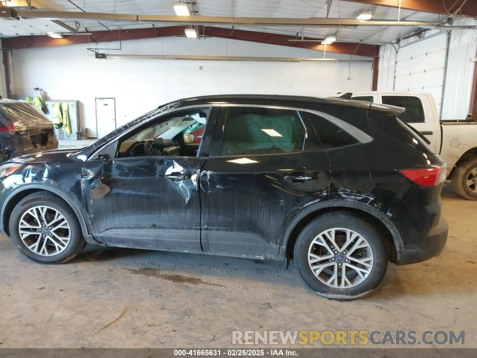 14 Photograph of a damaged car 1FMCU0H63MUA25690 FORD ESCAPE 2021