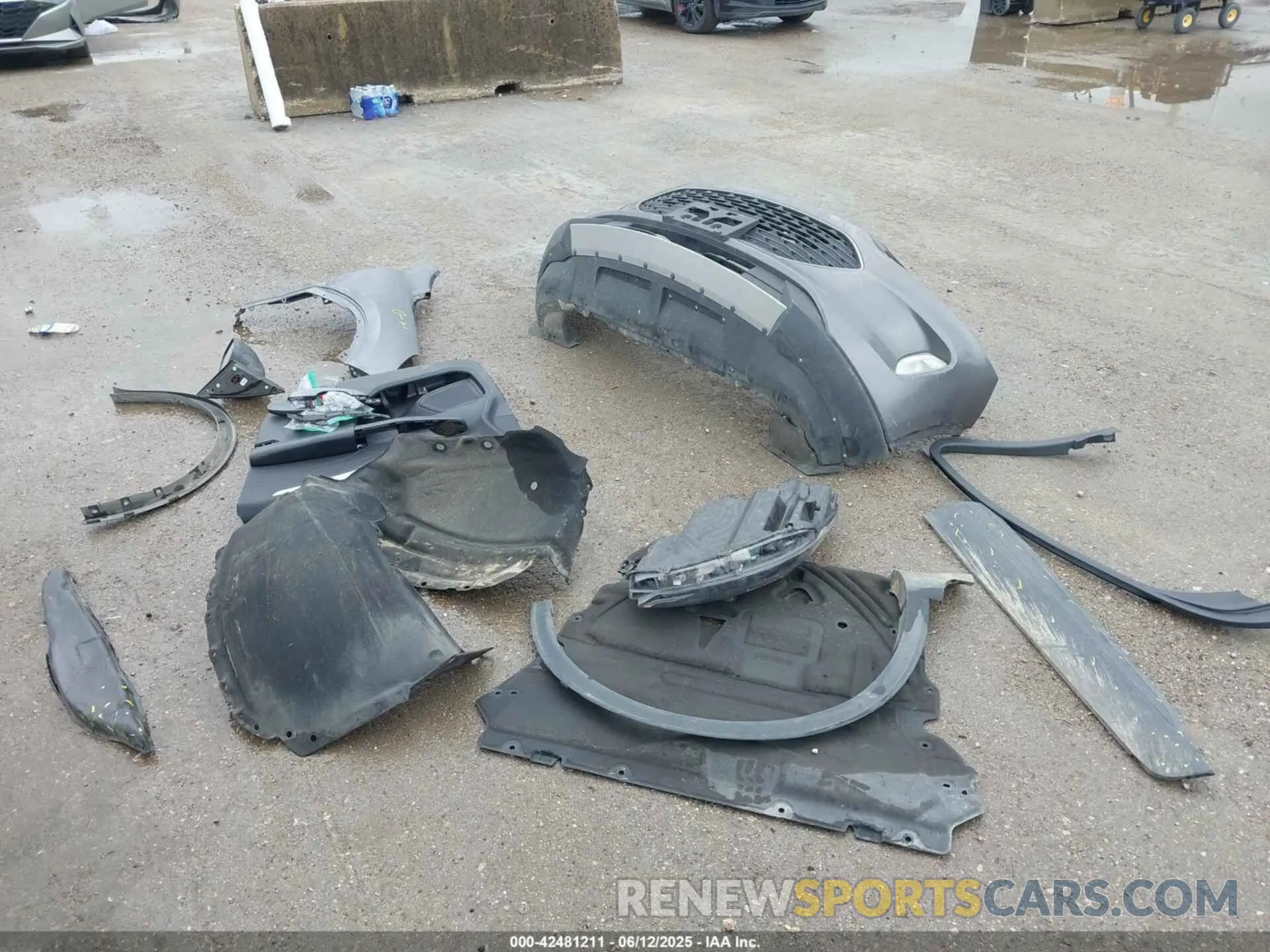 12 Photograph of a damaged car 1FMCU0H67MUB05316 FORD ESCAPE 2021