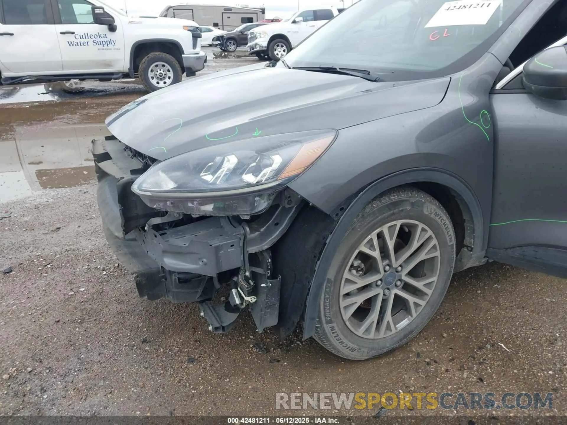 21 Photograph of a damaged car 1FMCU0H67MUB05316 FORD ESCAPE 2021