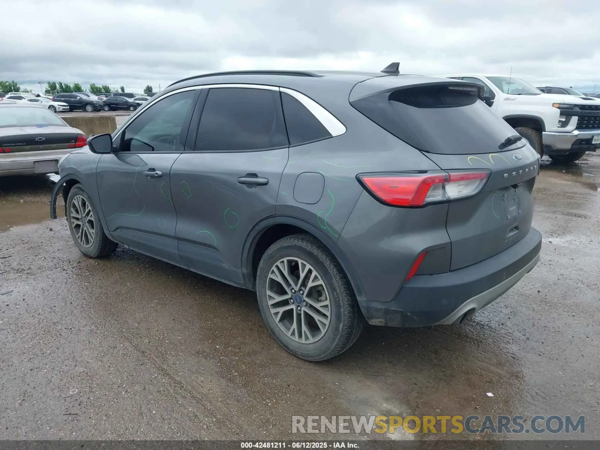 3 Photograph of a damaged car 1FMCU0H67MUB05316 FORD ESCAPE 2021