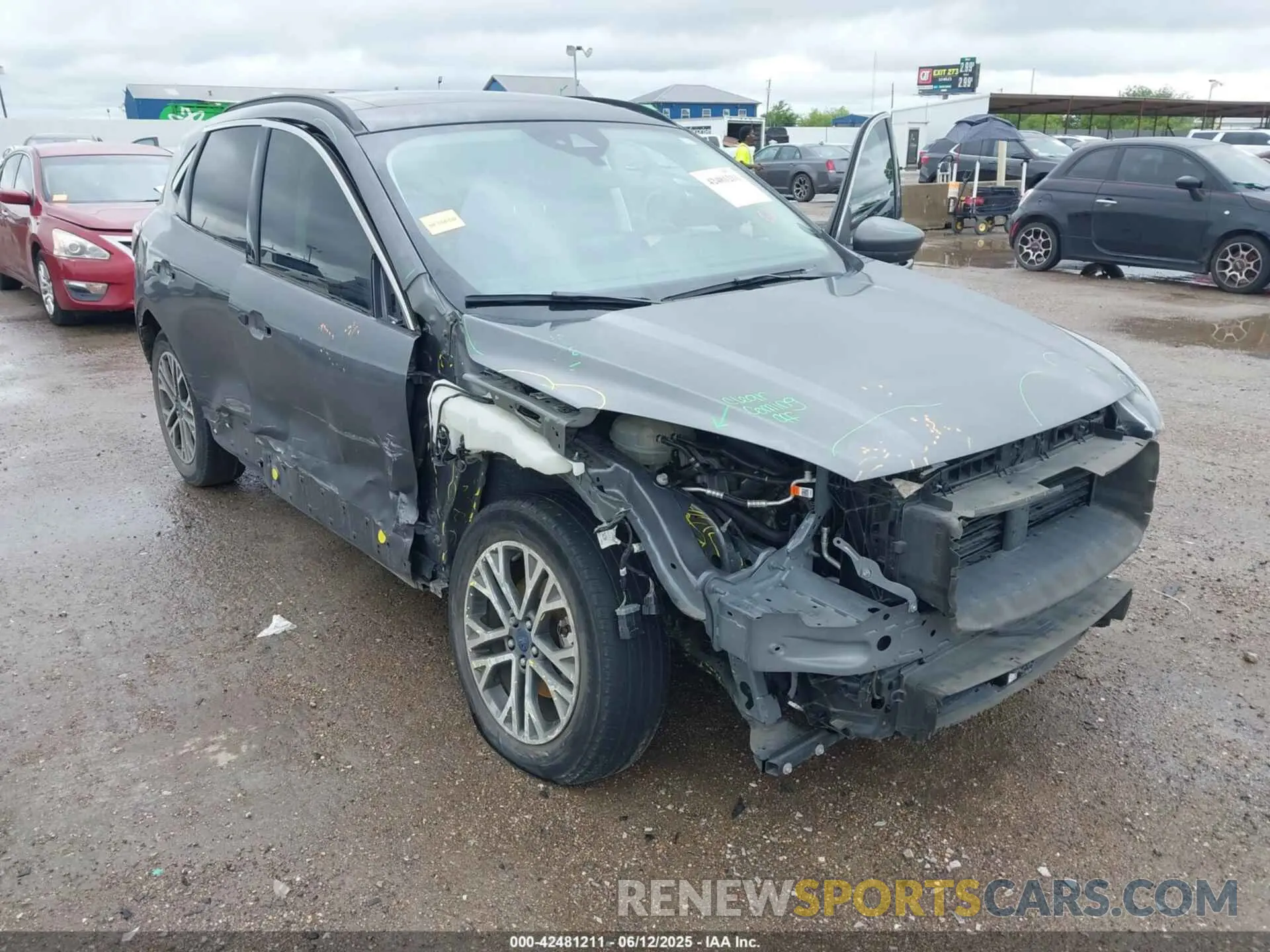 6 Photograph of a damaged car 1FMCU0H67MUB05316 FORD ESCAPE 2021