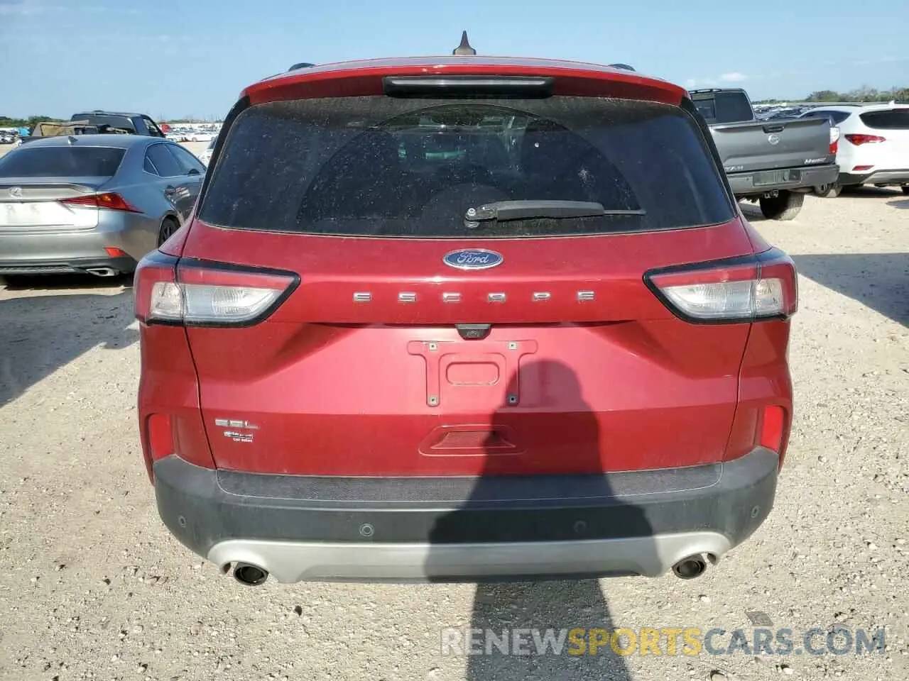 6 Photograph of a damaged car 1FMCU0H68MUA08240 FORD ESCAPE 2021