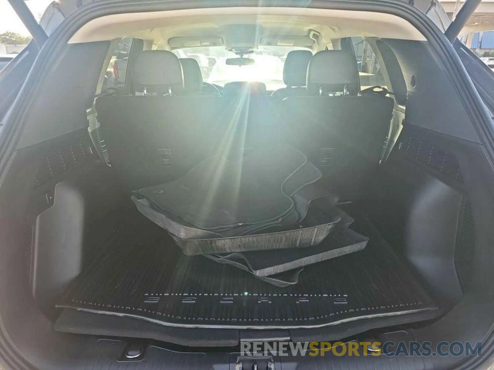 18 Photograph of a damaged car 1FMCU0H69MUA91404 FORD ESCAPE 2021