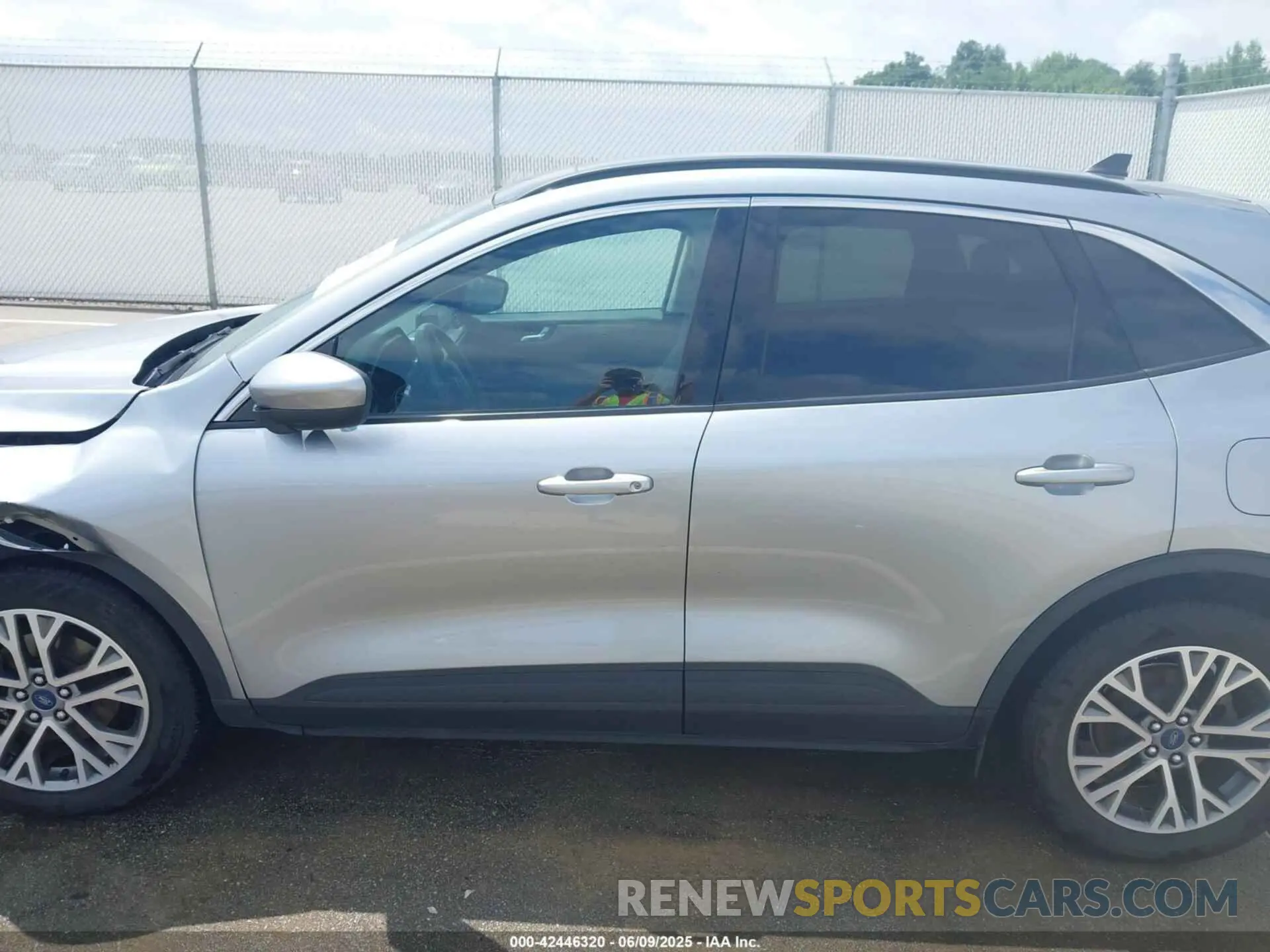 15 Photograph of a damaged car 1FMCU0H6XMUB20523 FORD ESCAPE 2021