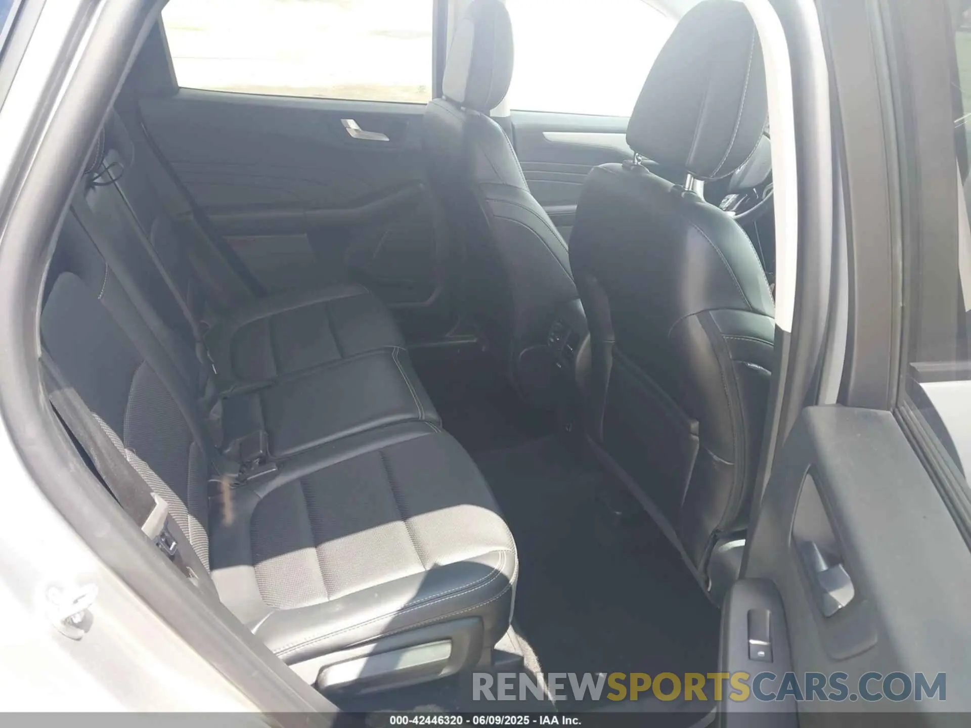8 Photograph of a damaged car 1FMCU0H6XMUB20523 FORD ESCAPE 2021