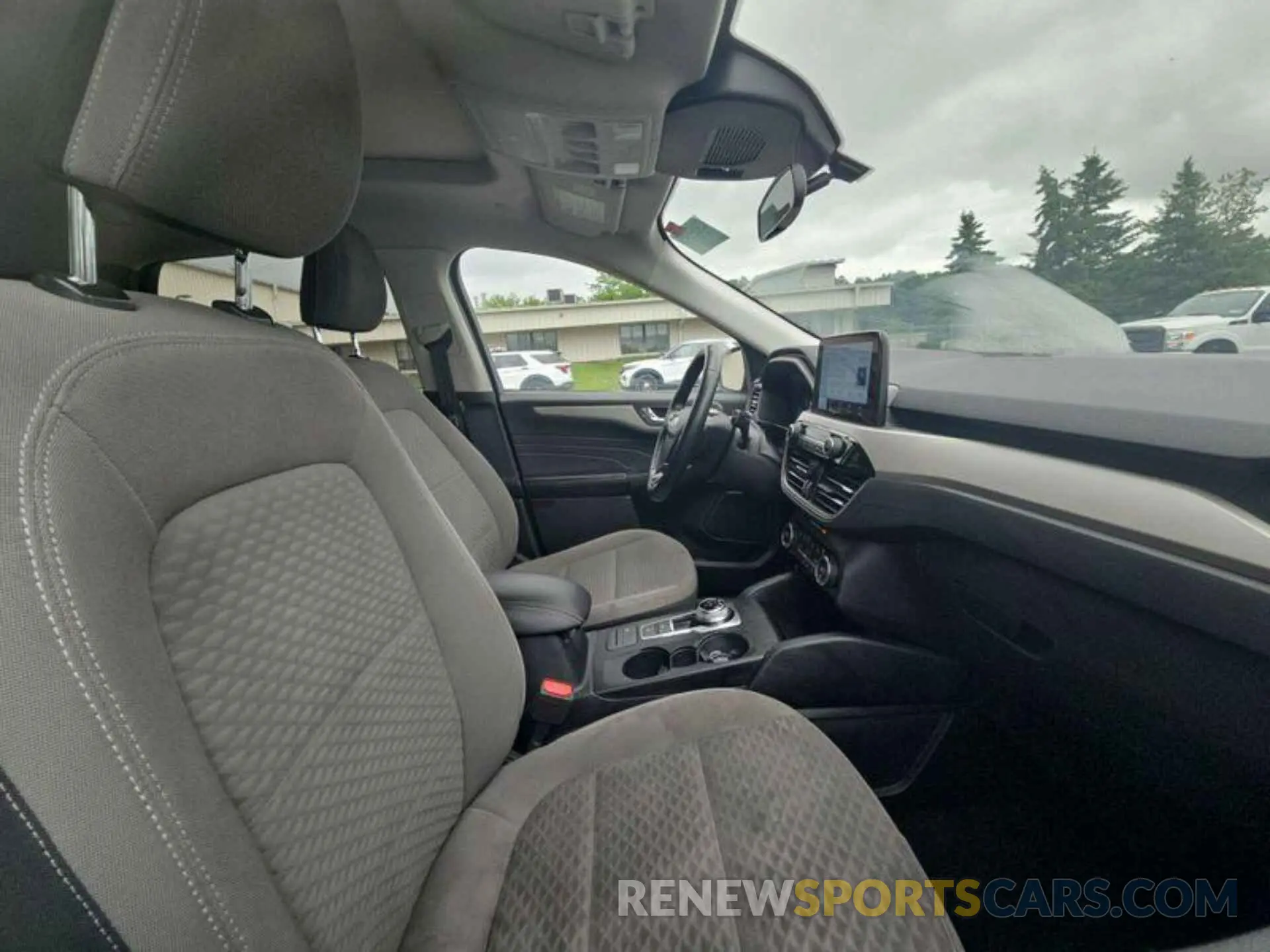 16 Photograph of a damaged car 1FMCU9BZ4MUA33420 FORD ESCAPE 2021