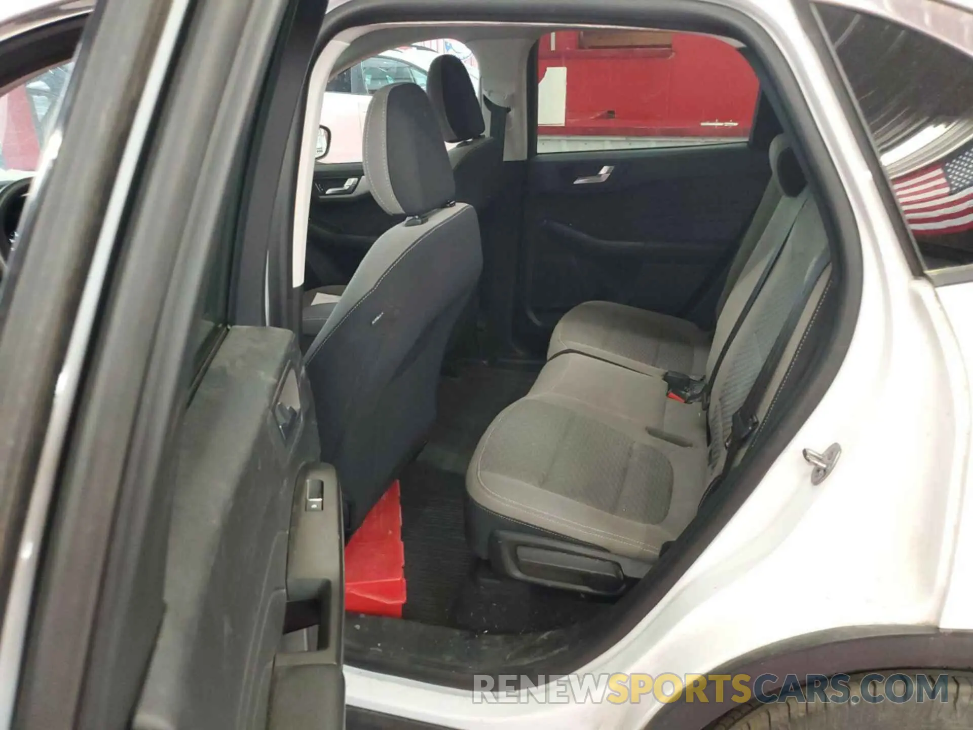 27 Photograph of a damaged car 1FMCU9BZ4MUA42411 FORD ESCAPE 2021