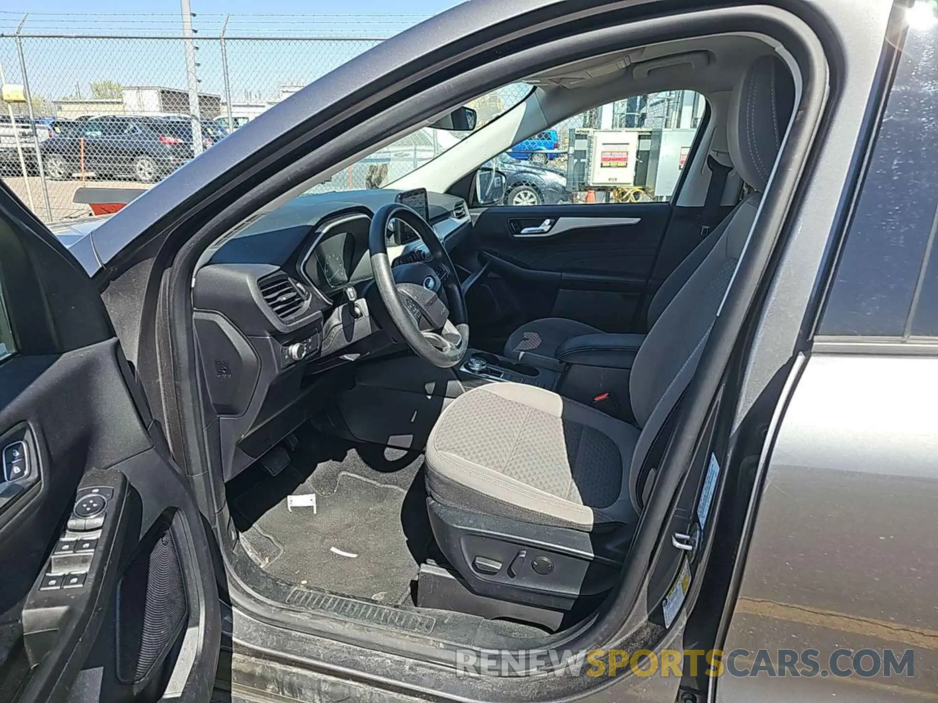 10 Photograph of a damaged car 1FMCU9BZ4MUA53098 FORD ESCAPE 2021