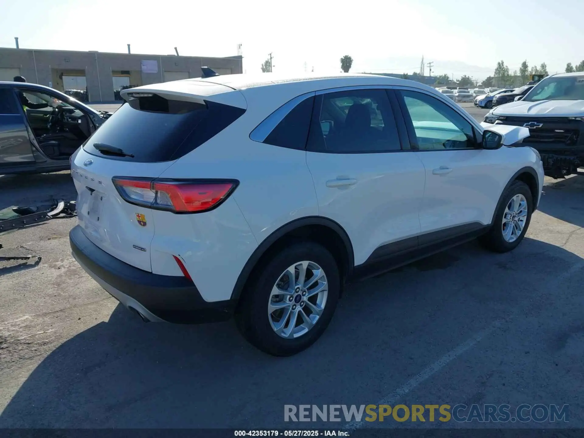 4 Photograph of a damaged car 1FMCU9BZ4MUA68247 FORD ESCAPE 2021