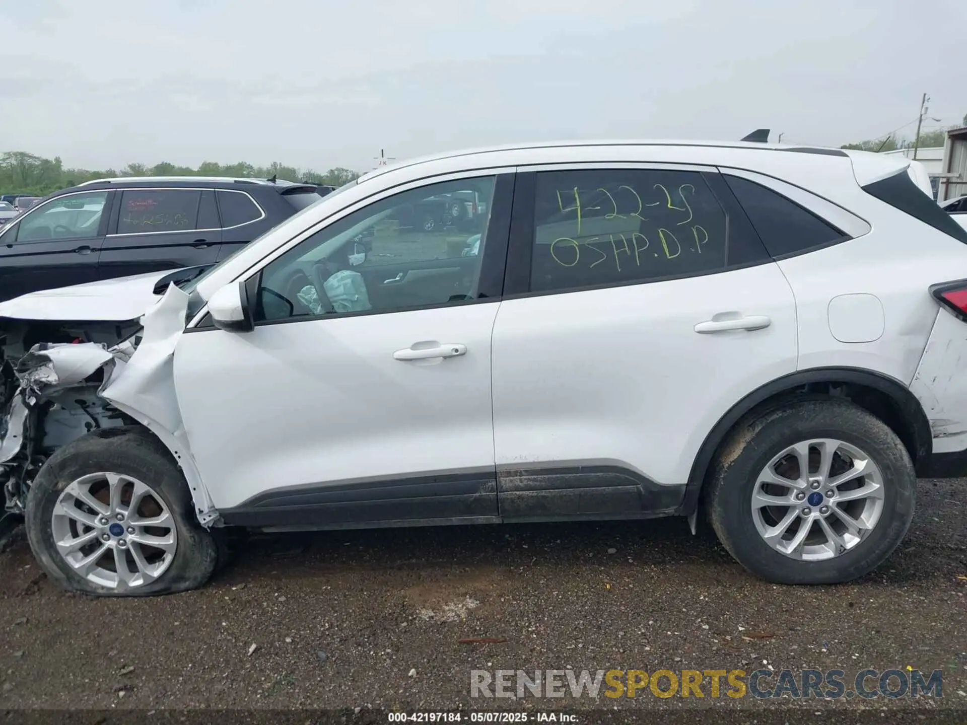 14 Photograph of a damaged car 1FMCU9BZ6MUA83509 FORD ESCAPE 2021