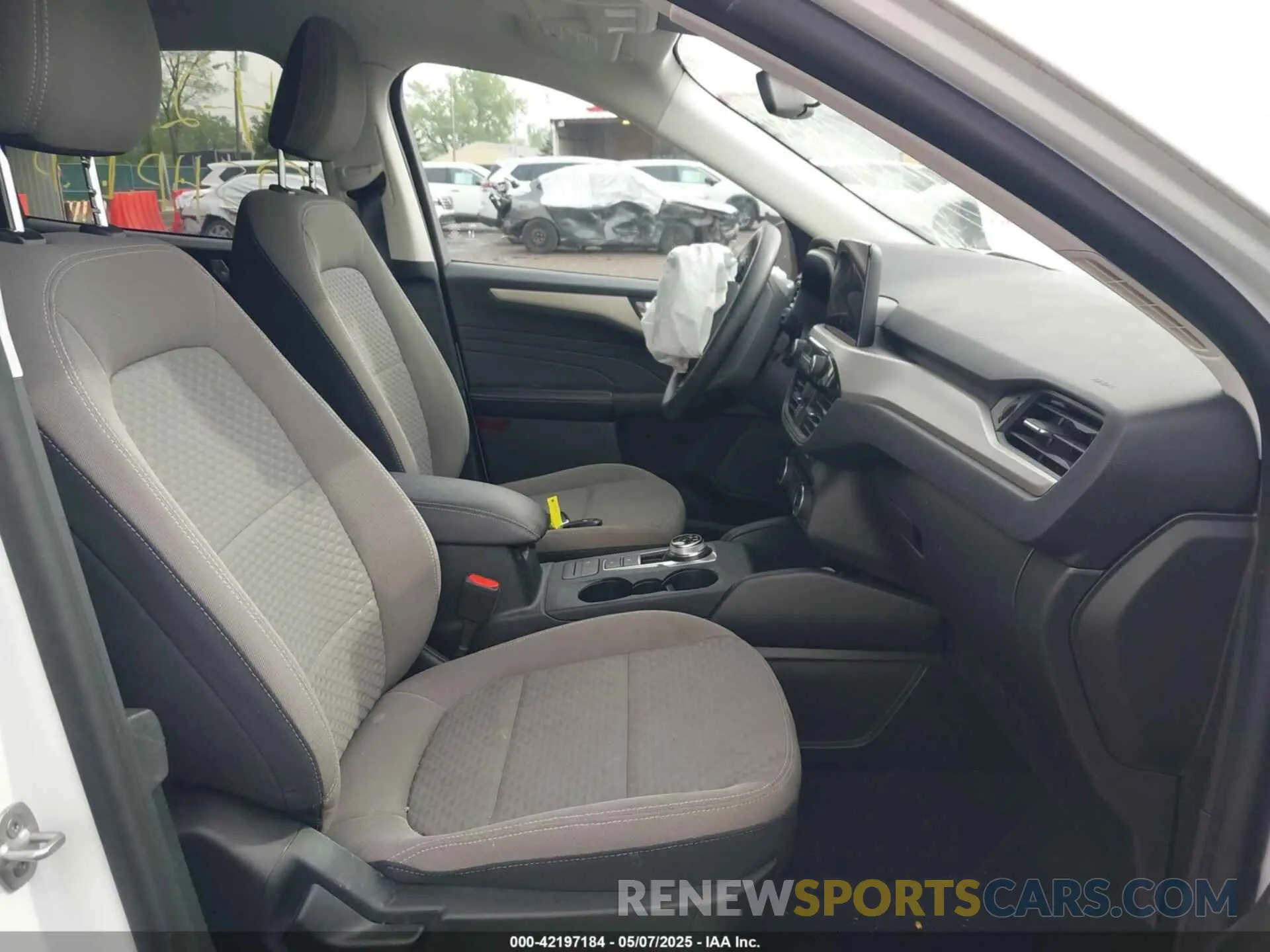 5 Photograph of a damaged car 1FMCU9BZ6MUA83509 FORD ESCAPE 2021