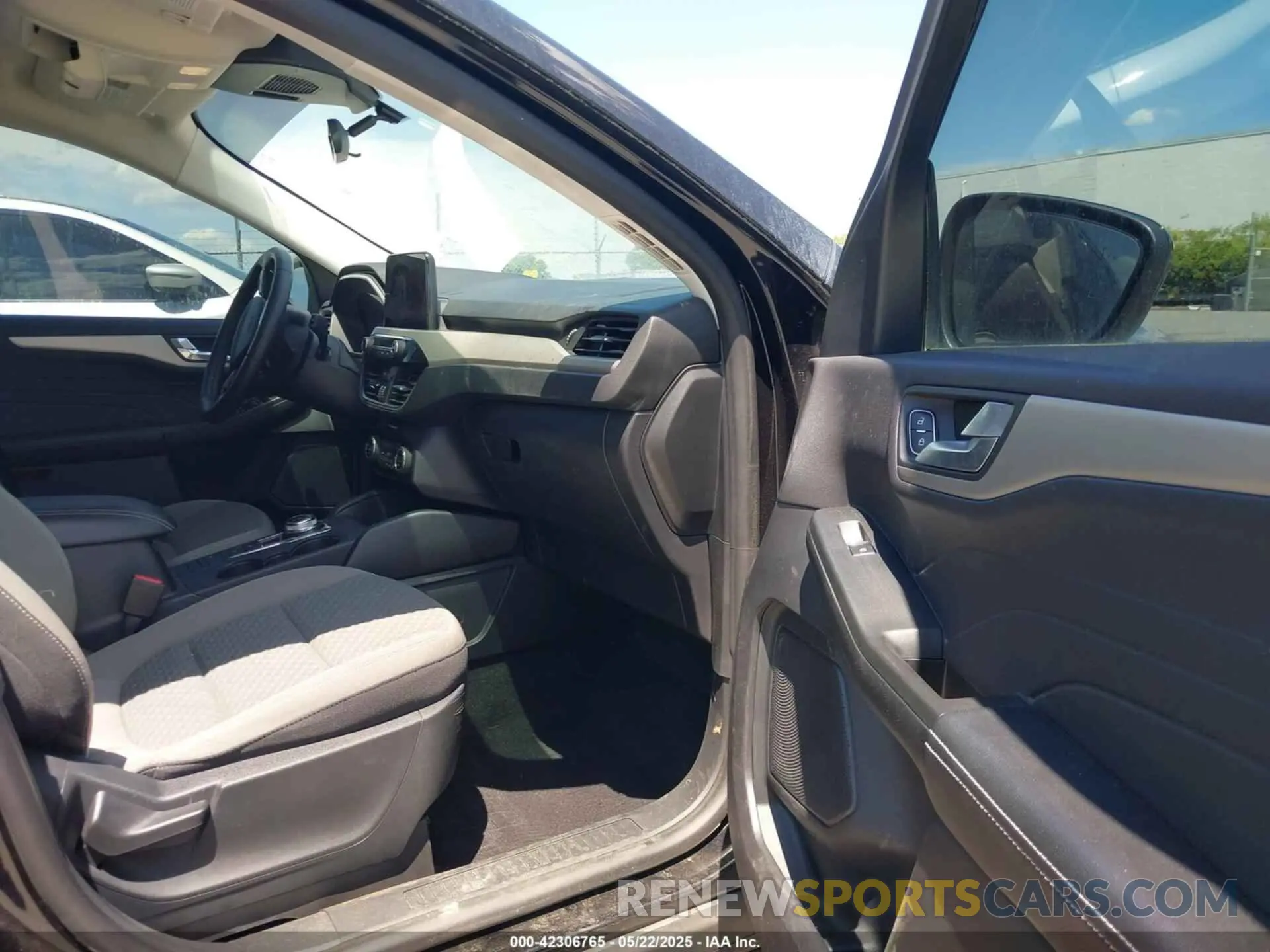 5 Photograph of a damaged car 1FMCU9BZ7MUA83308 FORD ESCAPE 2021