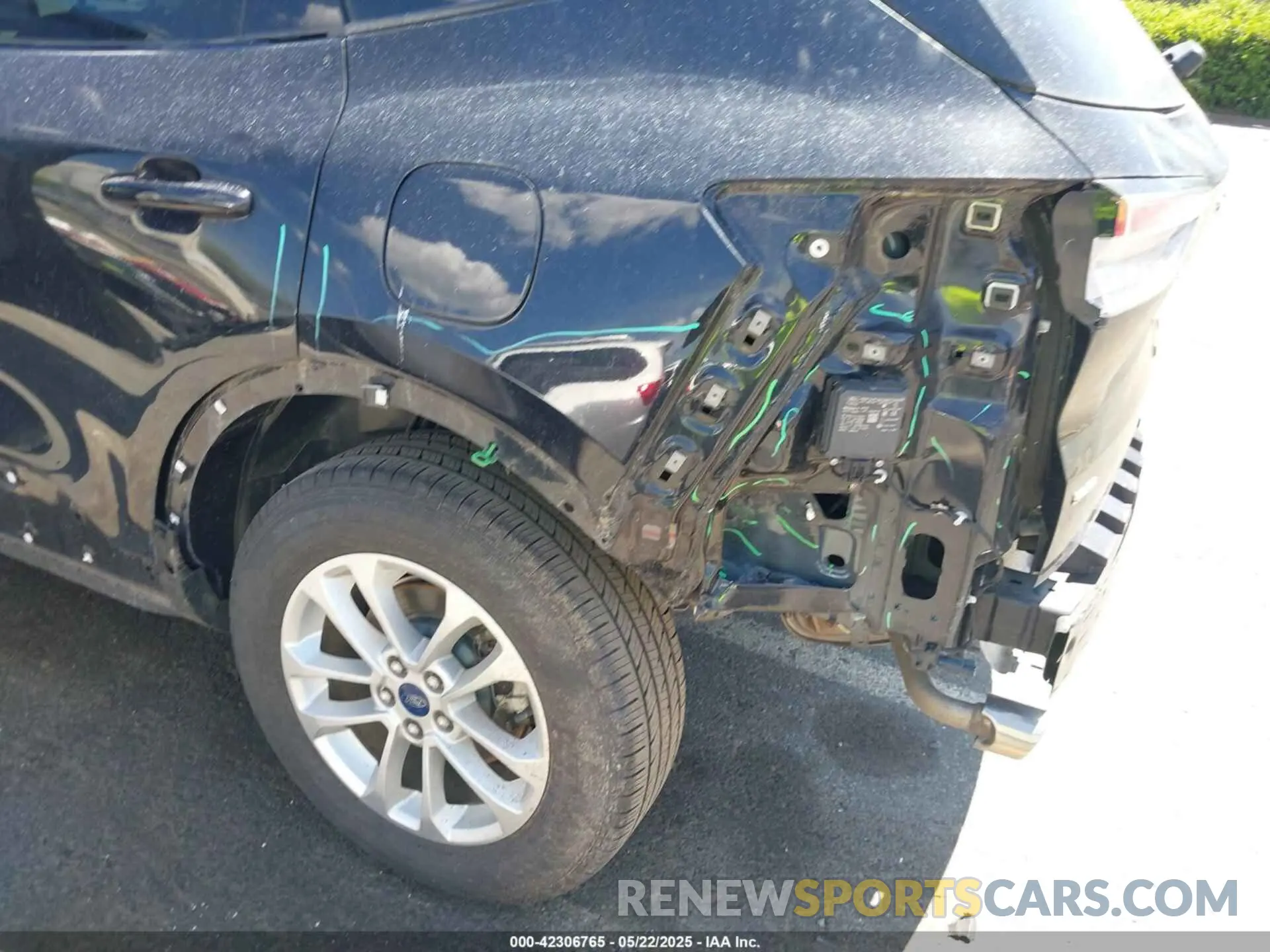 6 Photograph of a damaged car 1FMCU9BZ7MUA83308 FORD ESCAPE 2021