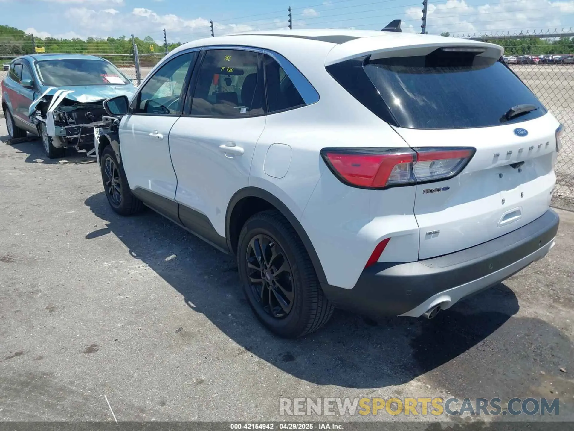3 Photograph of a damaged car 1FMCU9BZ8MUA82779 FORD ESCAPE 2021