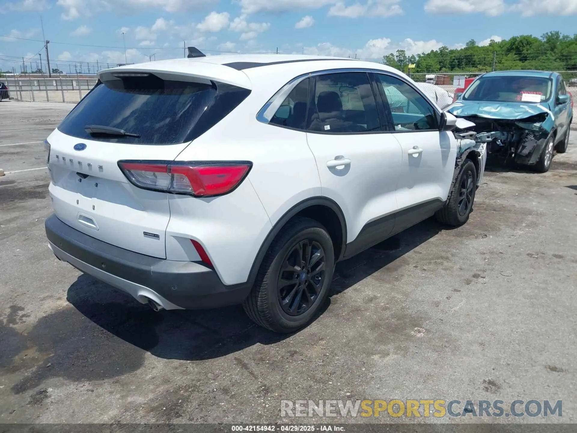 4 Photograph of a damaged car 1FMCU9BZ8MUA82779 FORD ESCAPE 2021