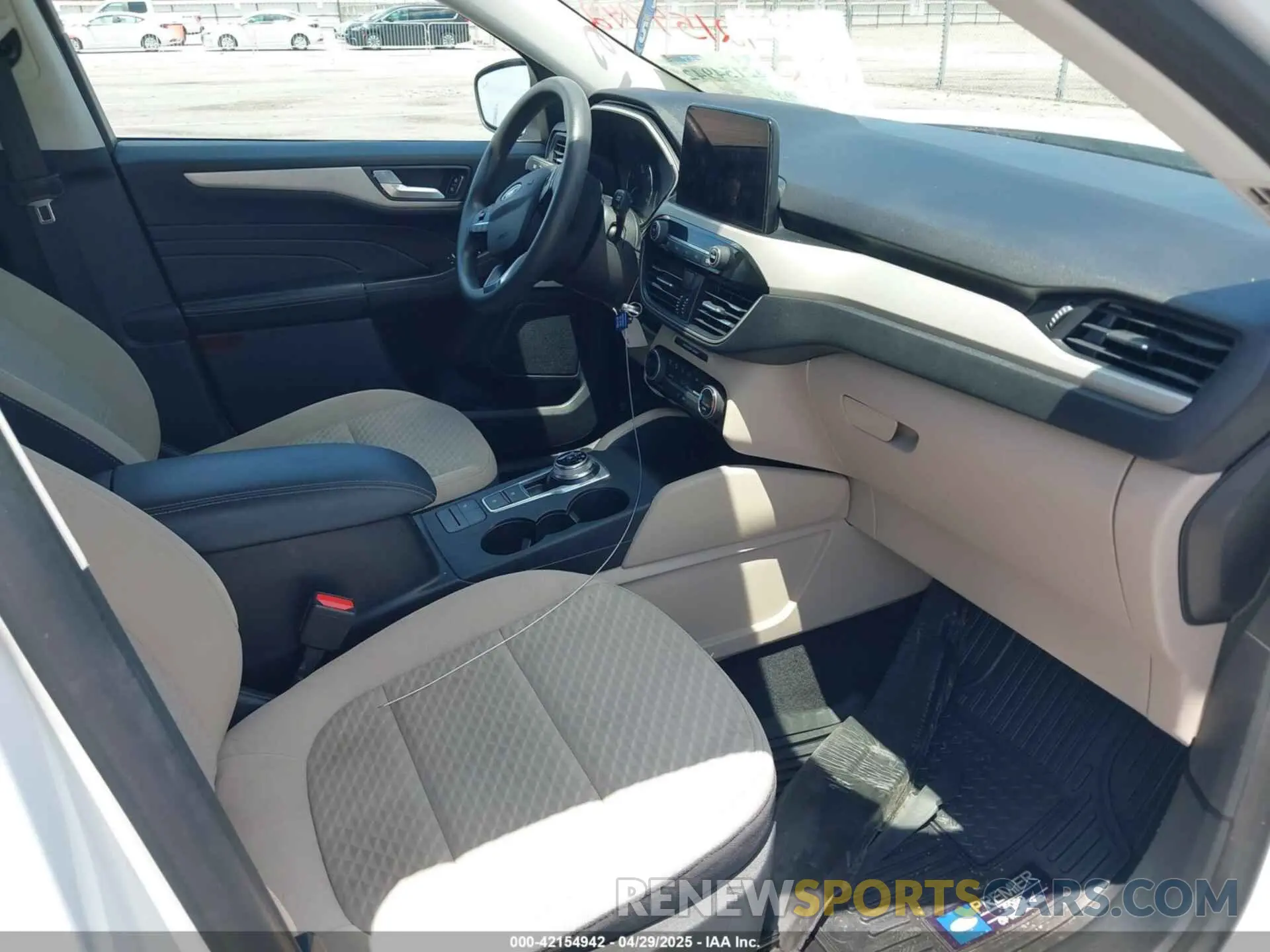 5 Photograph of a damaged car 1FMCU9BZ8MUA82779 FORD ESCAPE 2021