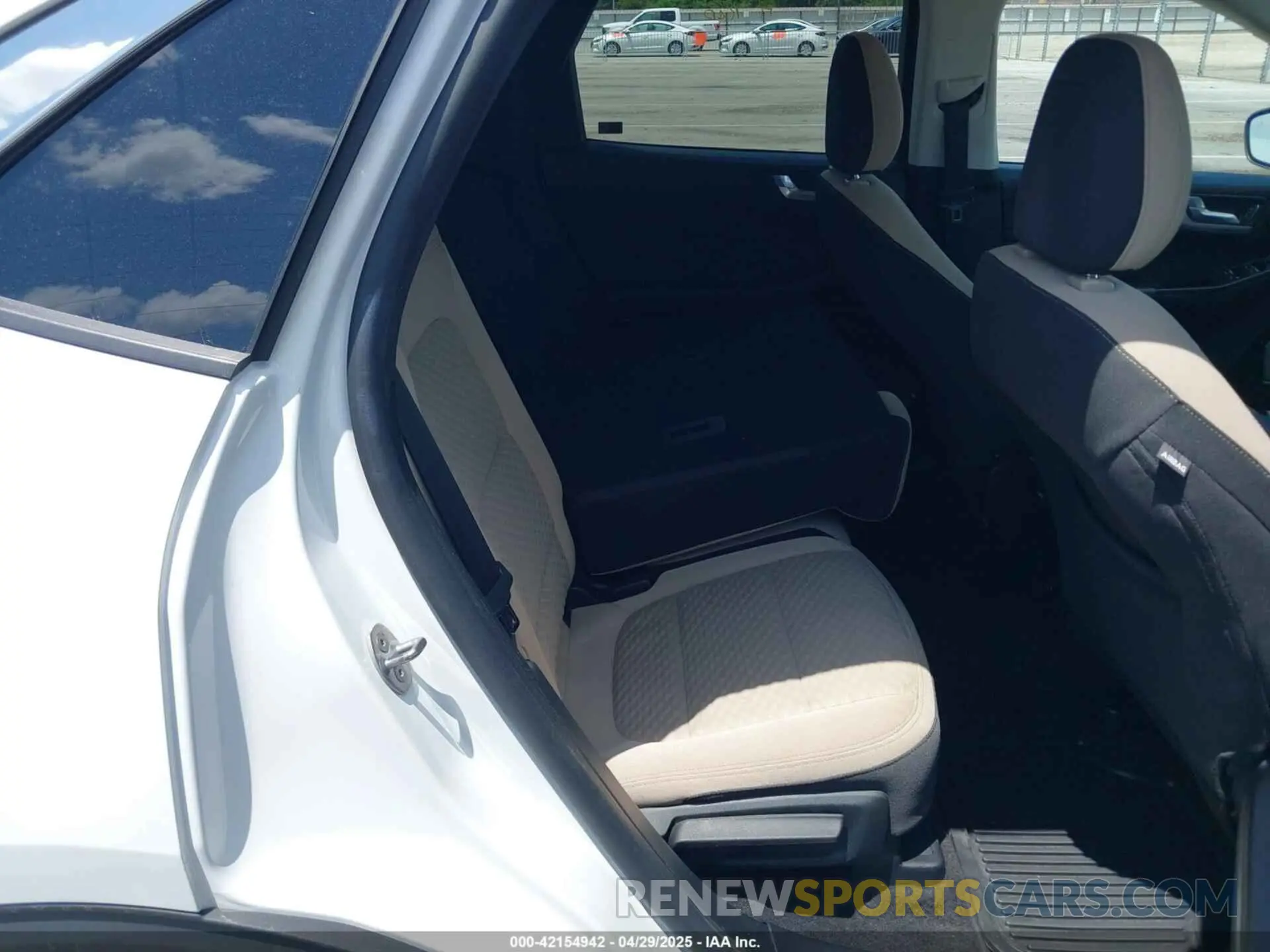 8 Photograph of a damaged car 1FMCU9BZ8MUA82779 FORD ESCAPE 2021