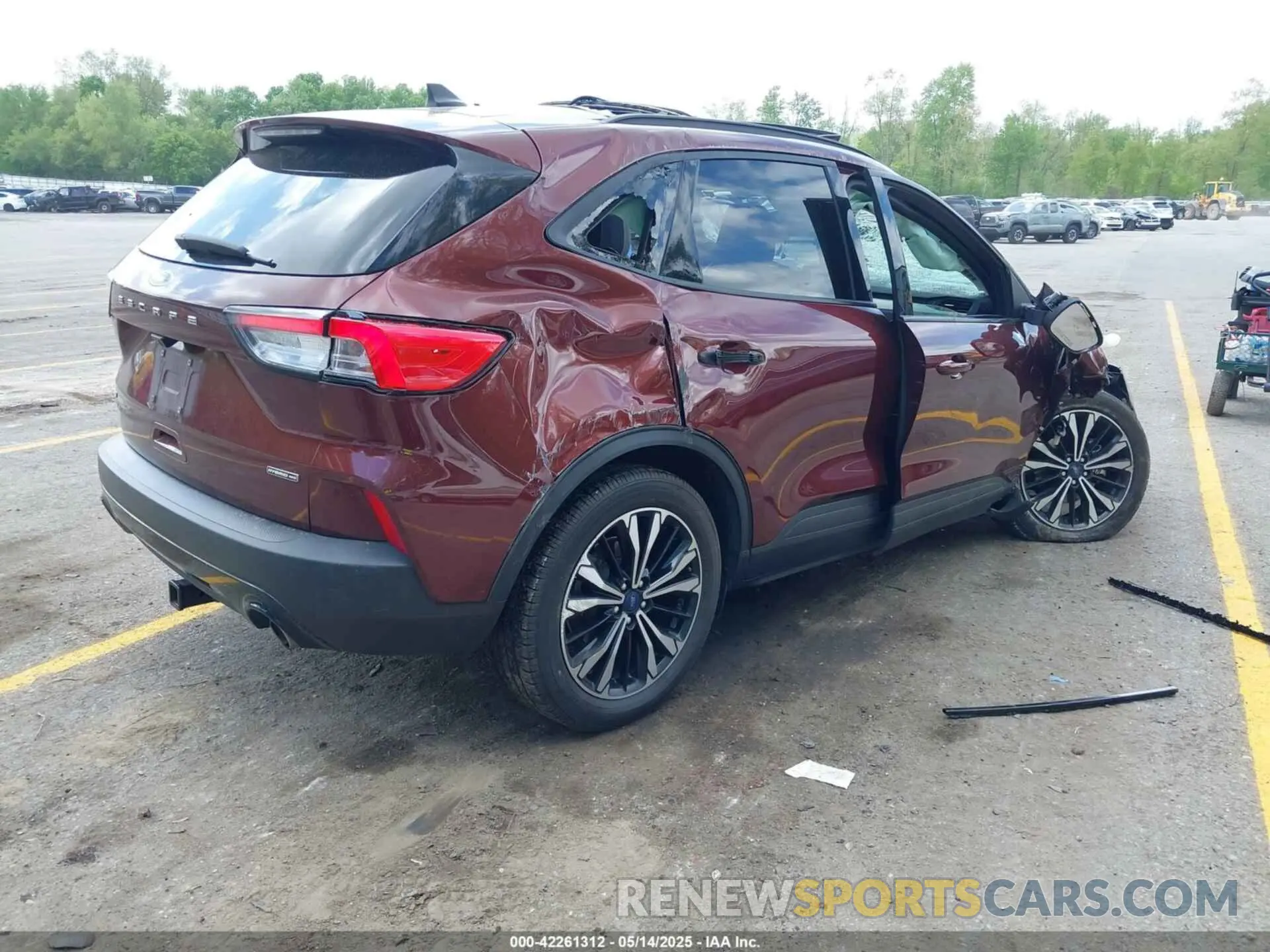 4 Photograph of a damaged car 1FMCU9BZ9MUA15592 FORD ESCAPE 2021