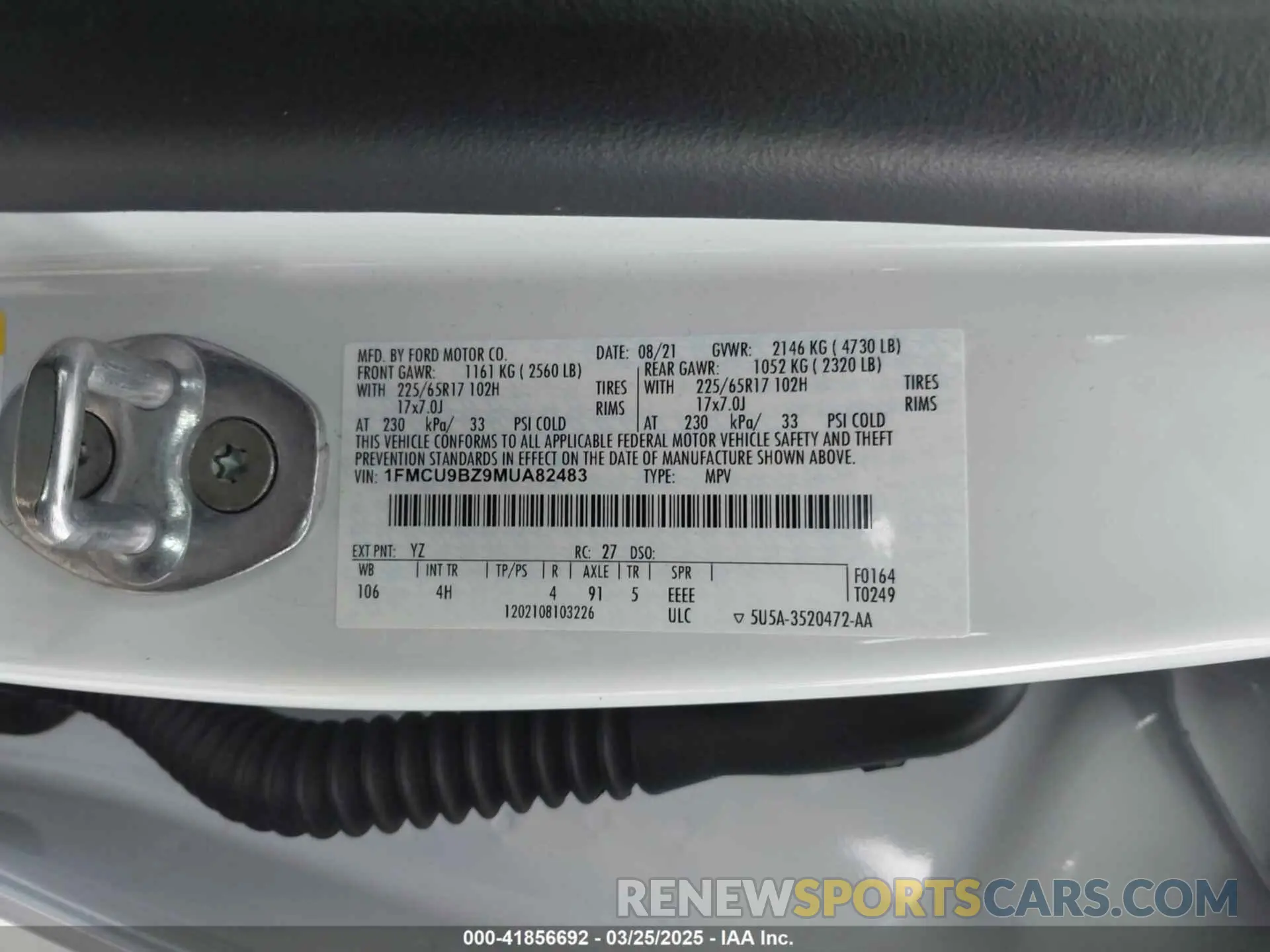 9 Photograph of a damaged car 1FMCU9BZ9MUA82483 FORD ESCAPE 2021