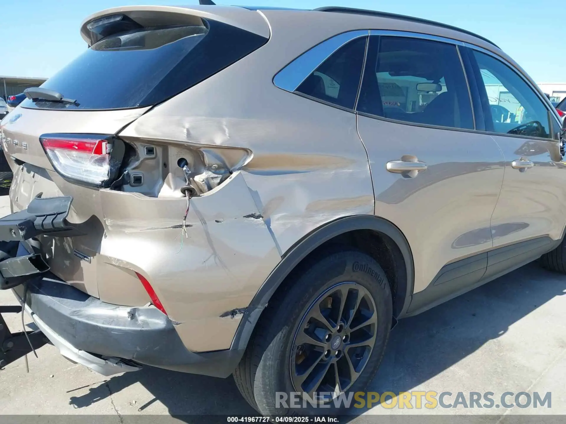 19 Photograph of a damaged car 1FMCU9BZXMUA08196 FORD ESCAPE 2021