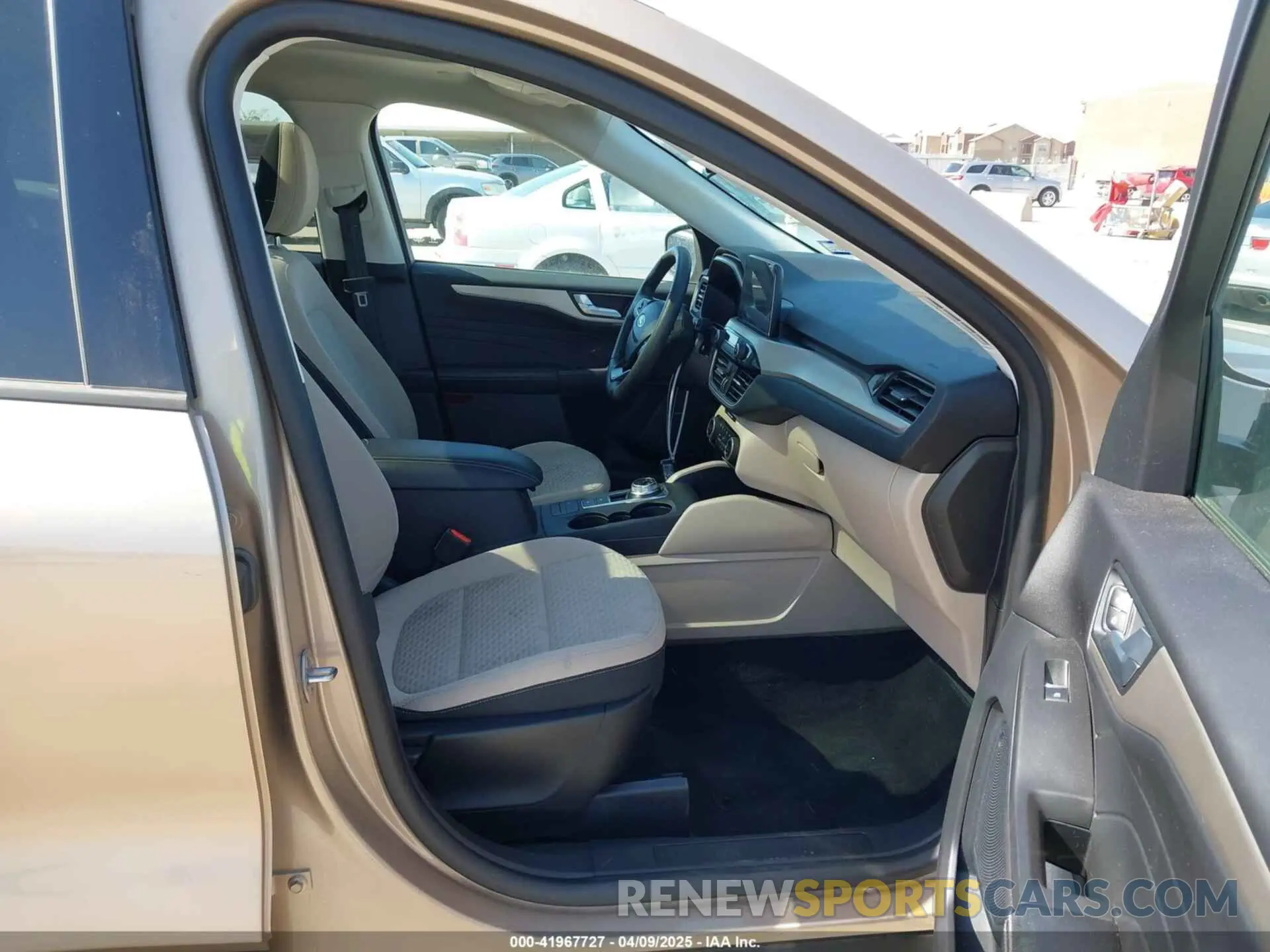 5 Photograph of a damaged car 1FMCU9BZXMUA08196 FORD ESCAPE 2021