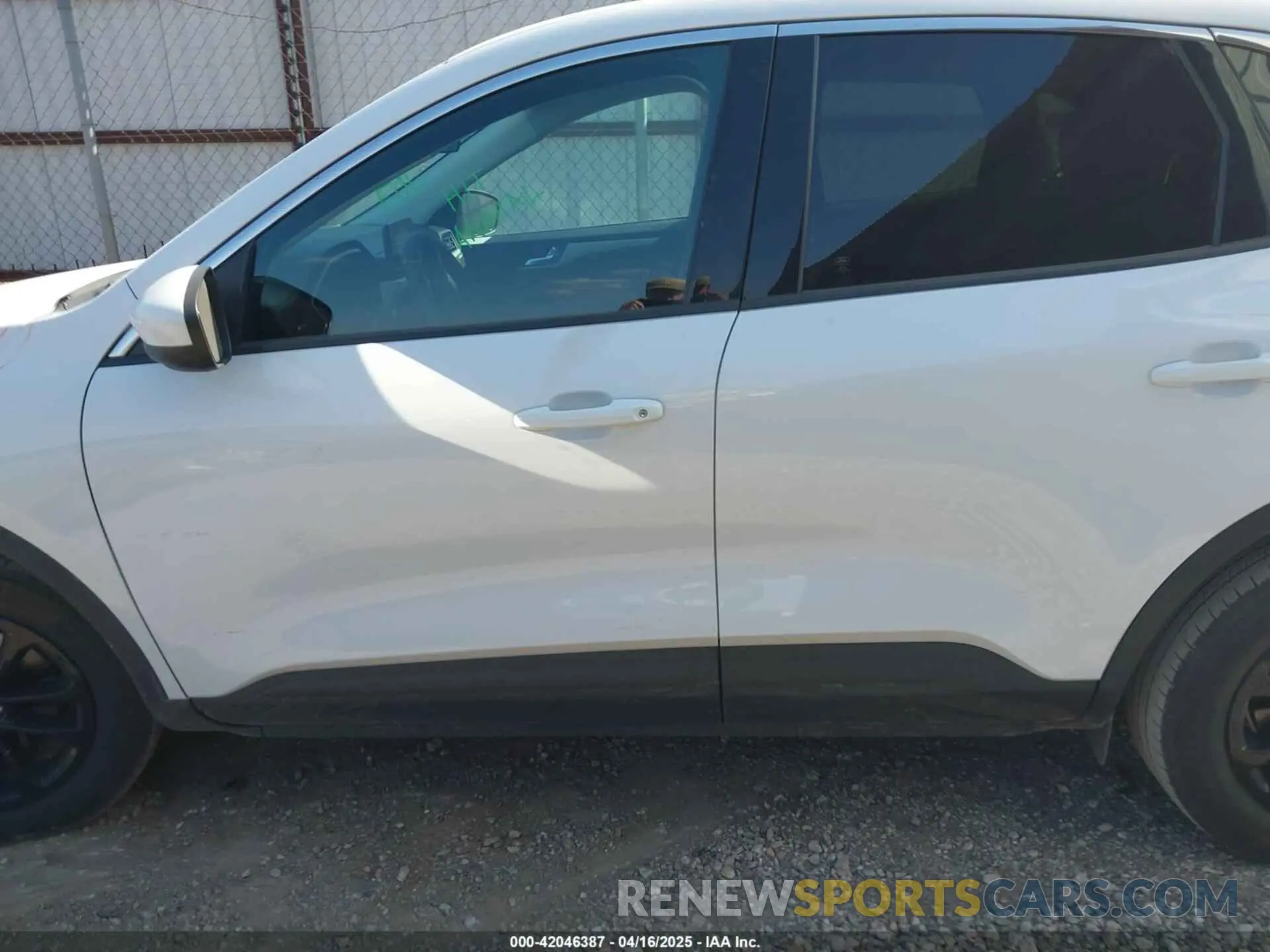 14 Photograph of a damaged car 1FMCU9BZXMUB25986 FORD ESCAPE 2021