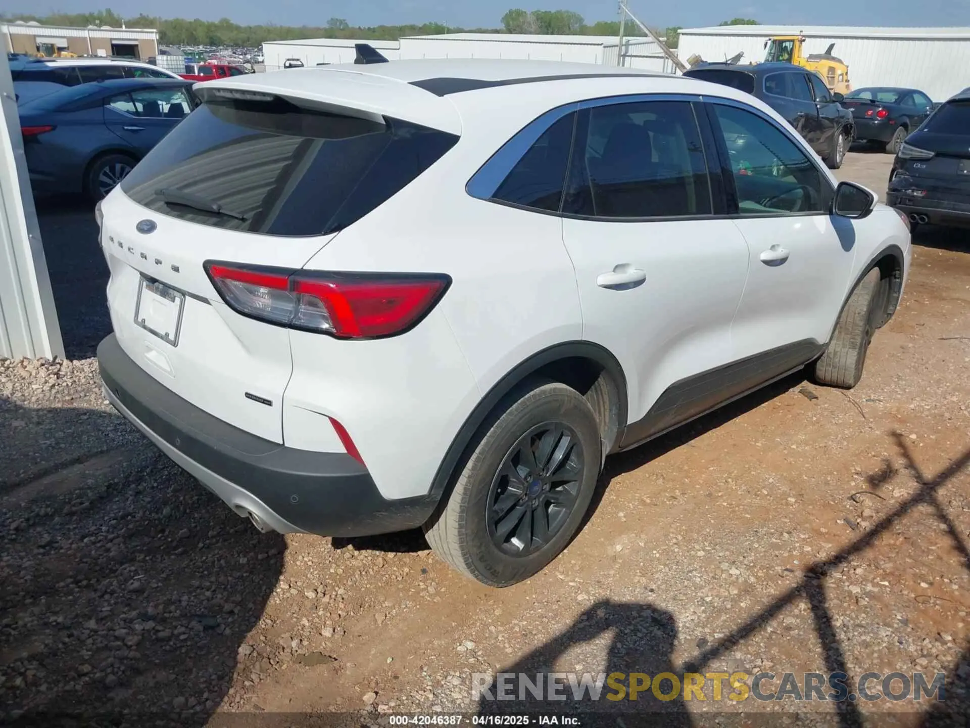 4 Photograph of a damaged car 1FMCU9BZXMUB25986 FORD ESCAPE 2021