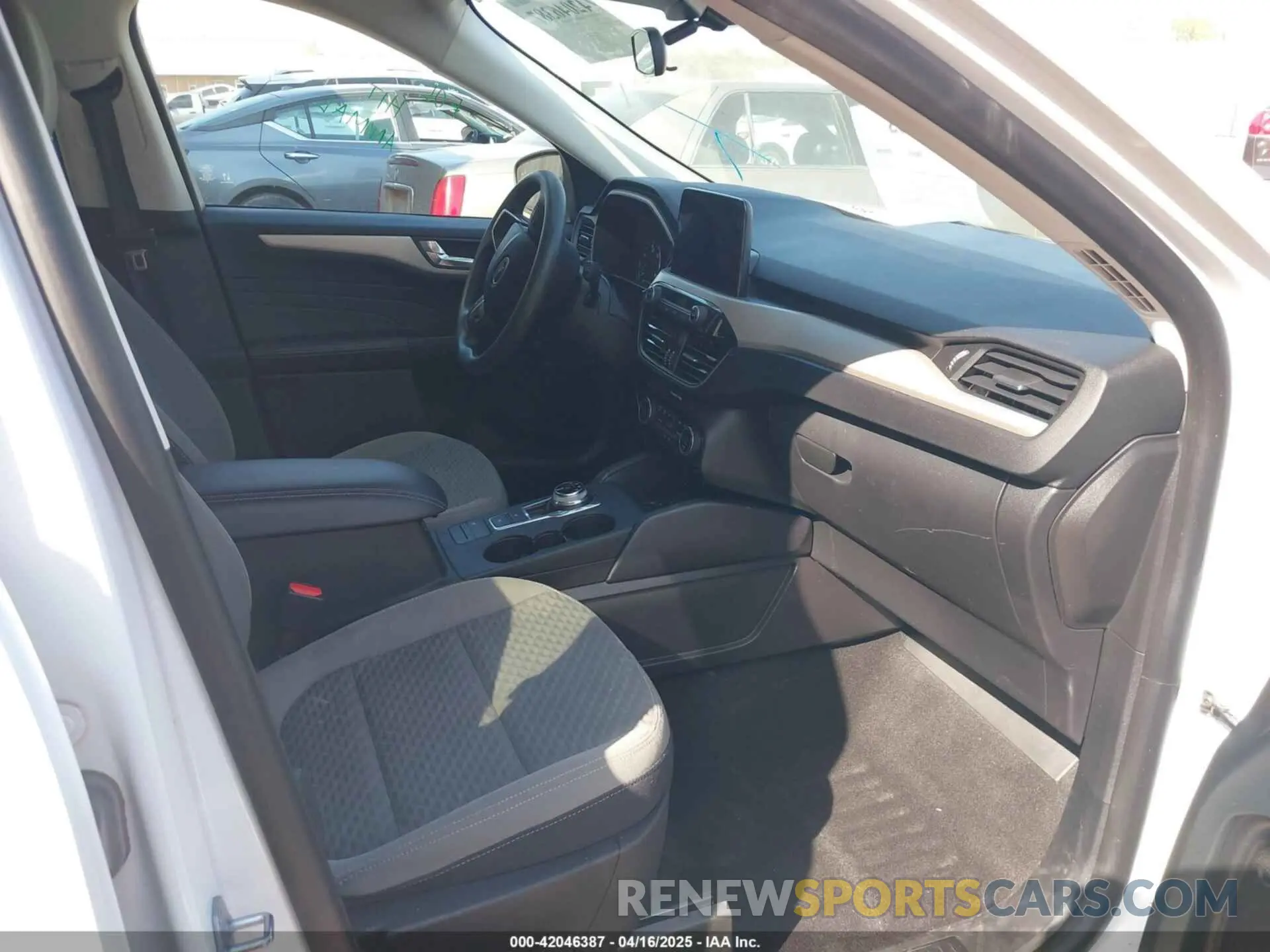 5 Photograph of a damaged car 1FMCU9BZXMUB25986 FORD ESCAPE 2021
