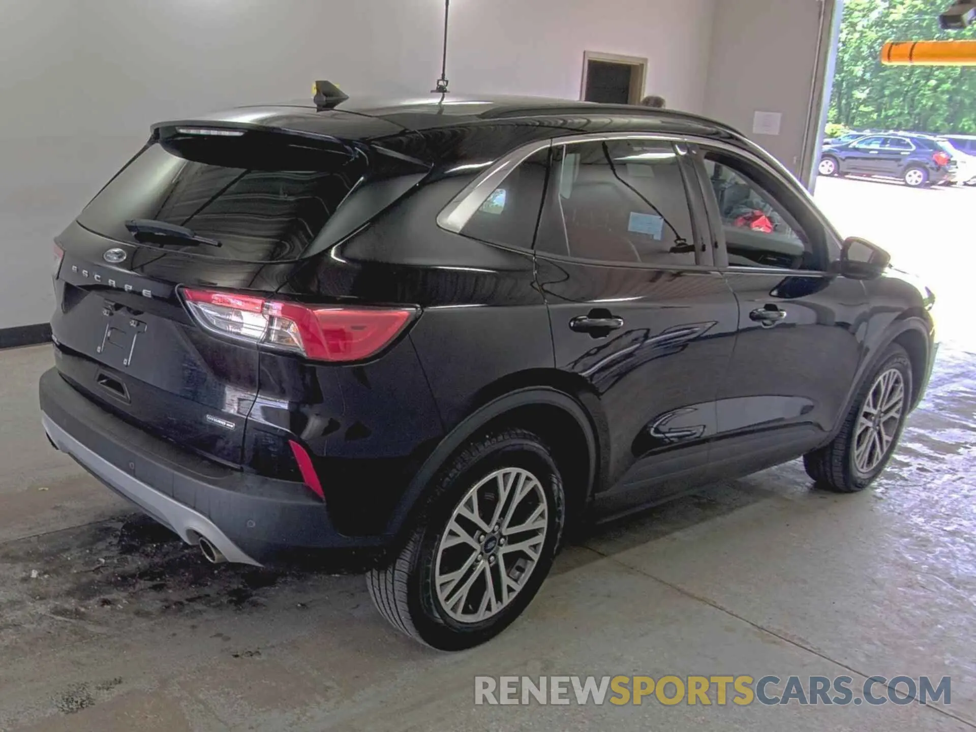19 Photograph of a damaged car 1FMCU9CZ5MUA50807 FORD ESCAPE 2021