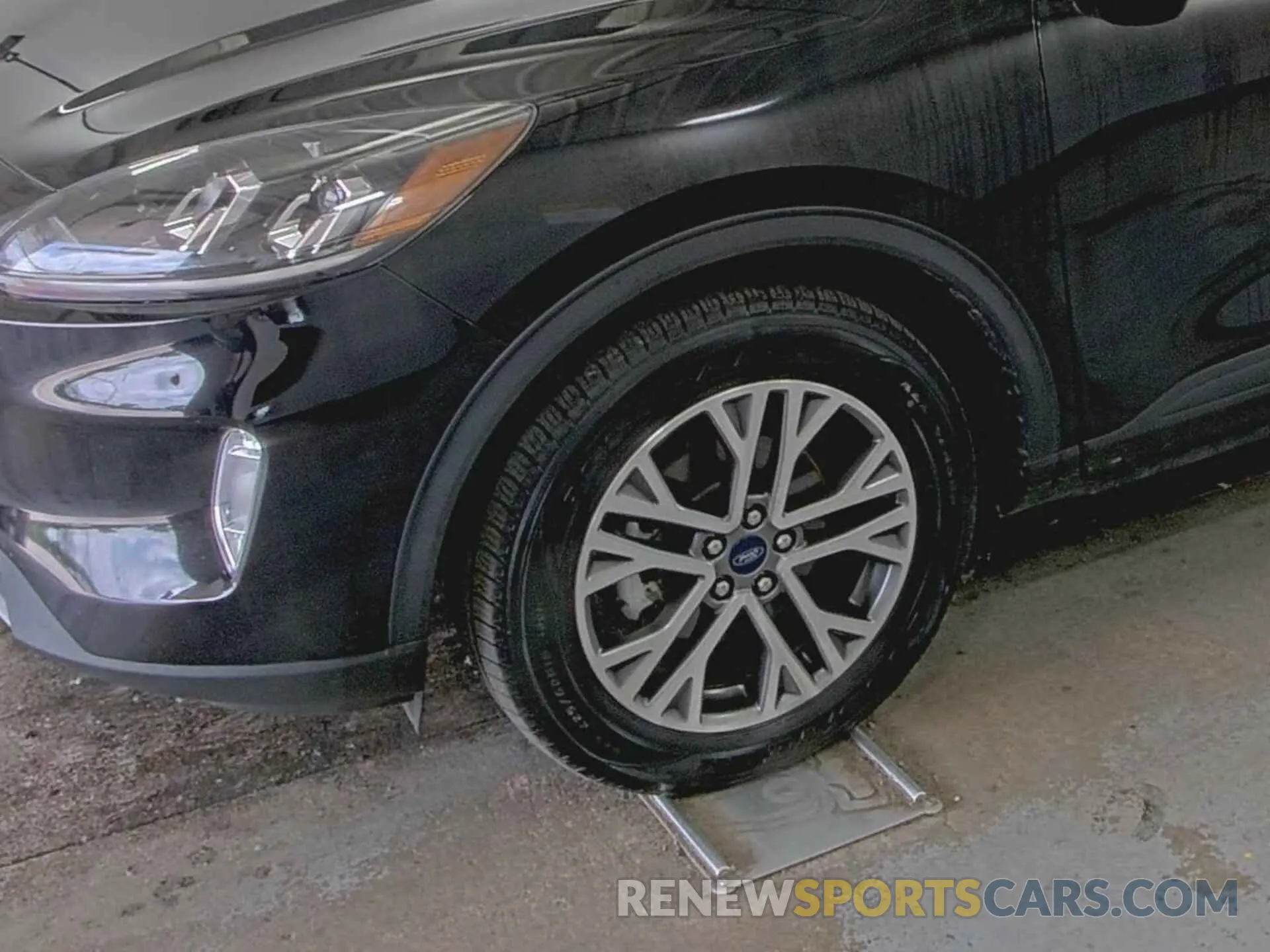 27 Photograph of a damaged car 1FMCU9CZ5MUA50807 FORD ESCAPE 2021