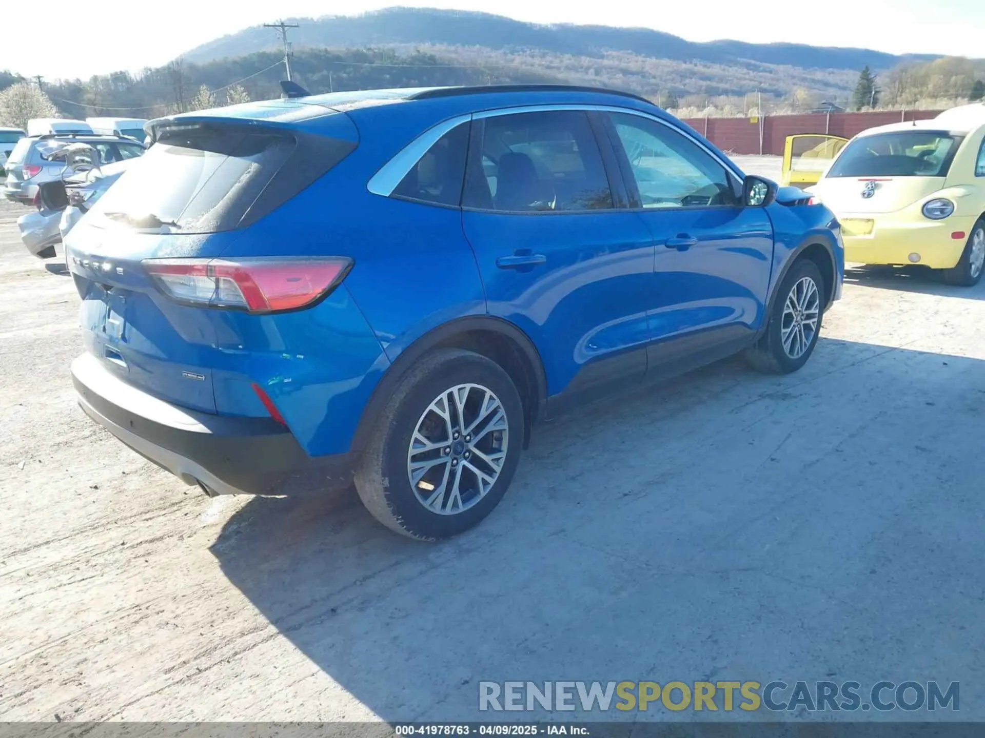 4 Photograph of a damaged car 1FMCU9CZ7MUA20319 FORD ESCAPE 2021
