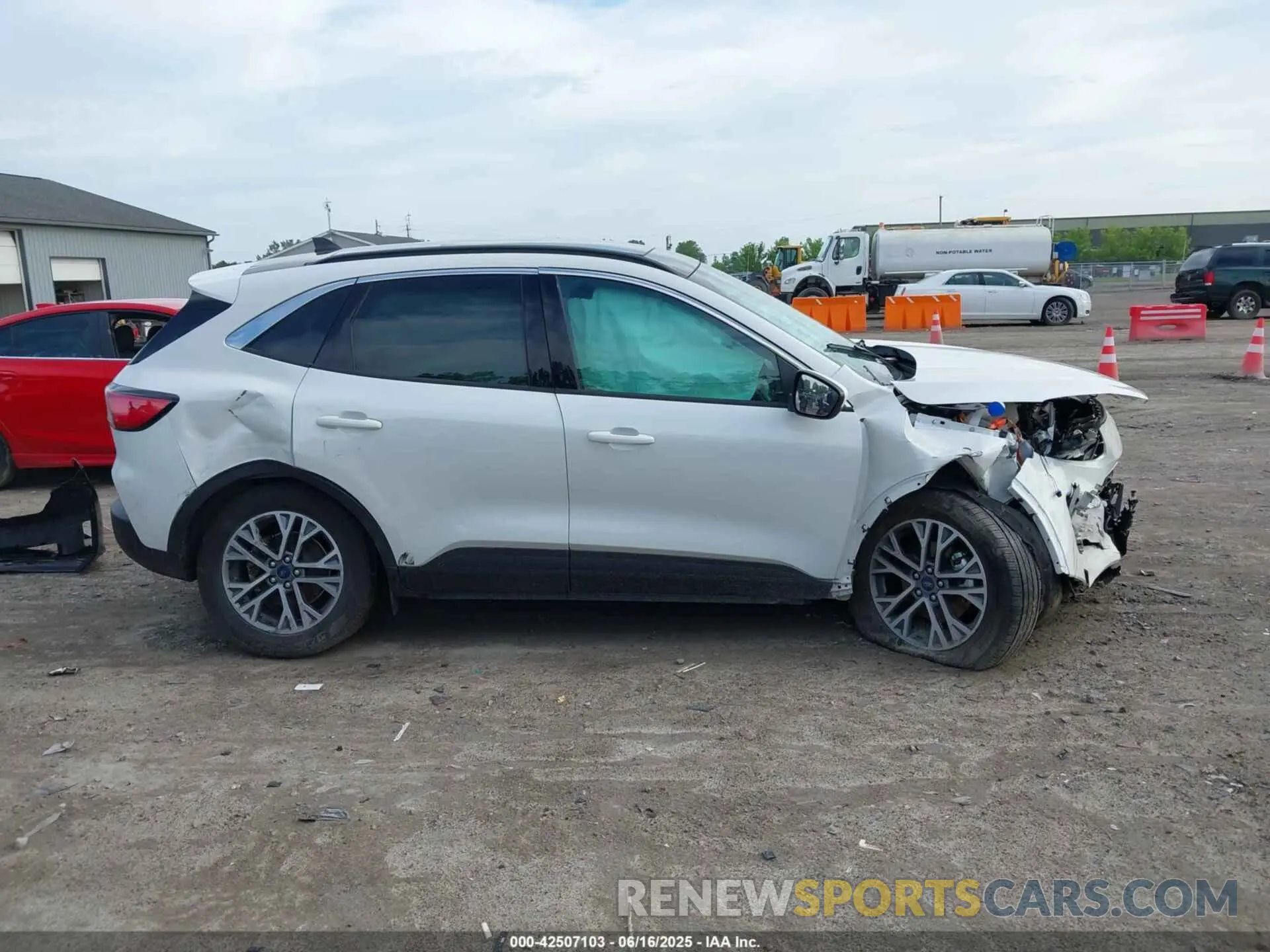 13 Photograph of a damaged car 1FMCU9CZ7MUB16676 FORD ESCAPE 2021
