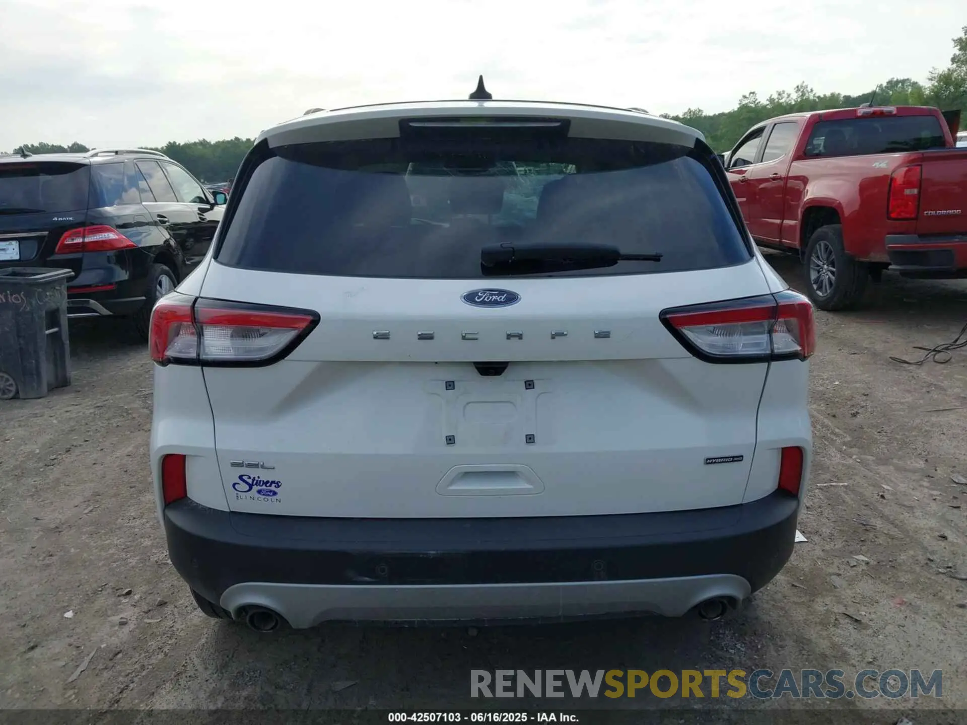 16 Photograph of a damaged car 1FMCU9CZ7MUB16676 FORD ESCAPE 2021