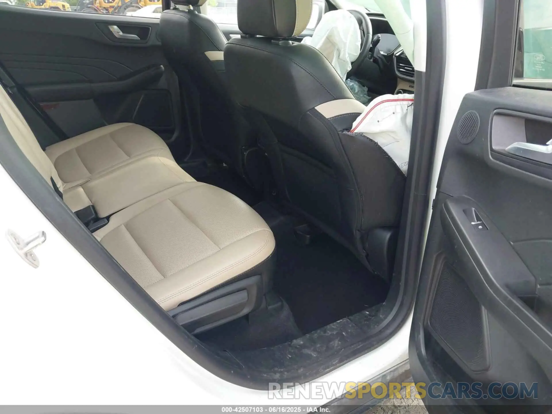 8 Photograph of a damaged car 1FMCU9CZ7MUB16676 FORD ESCAPE 2021